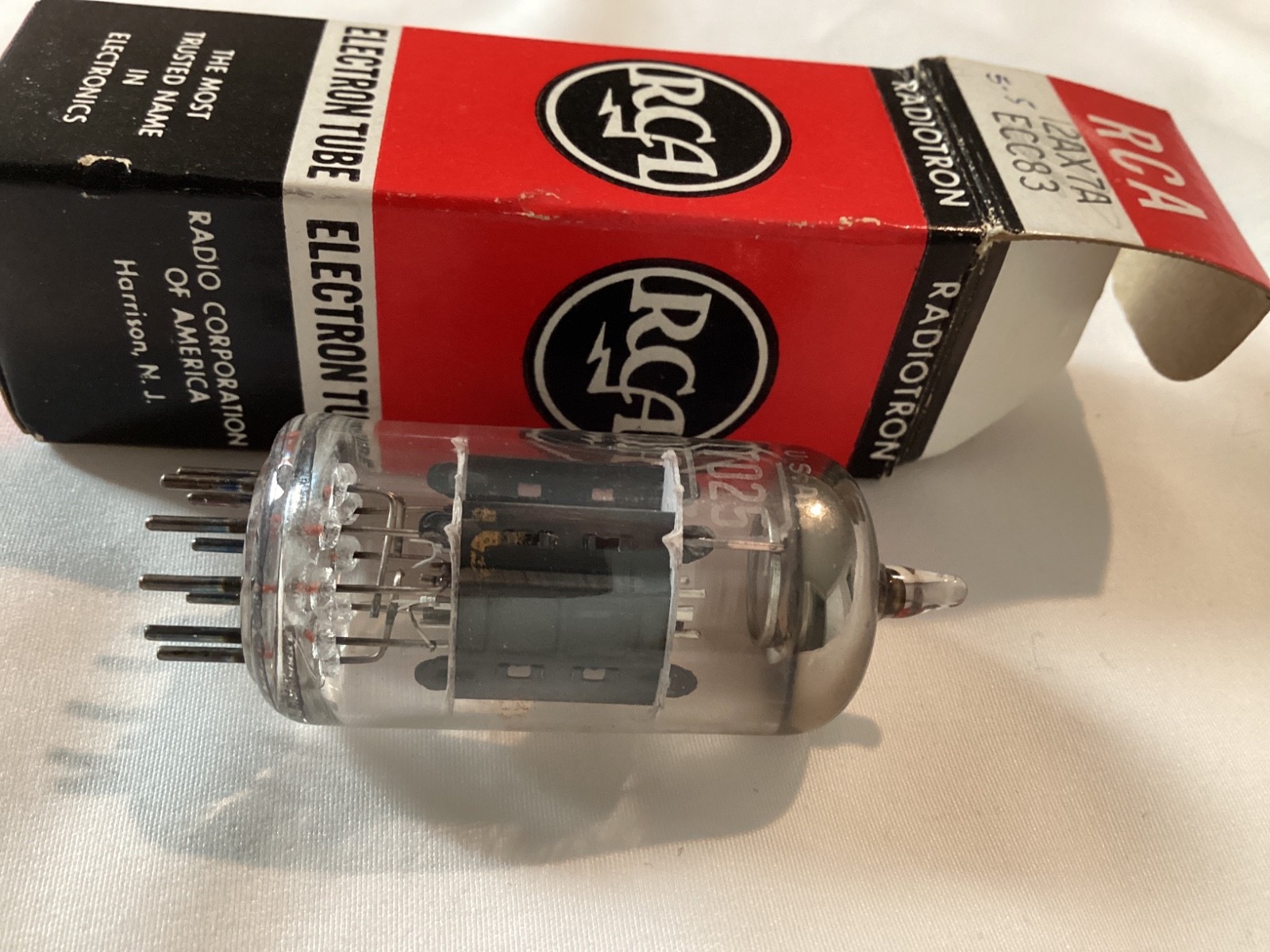 Vintage RCA 7025 Vacuum Tube USA Short Plate In 12AX7A ECC83 Box Untested Vintage RCA 7025 Vacuum Tube USA Short Plate In 12AX7A ECC83 Box Untested