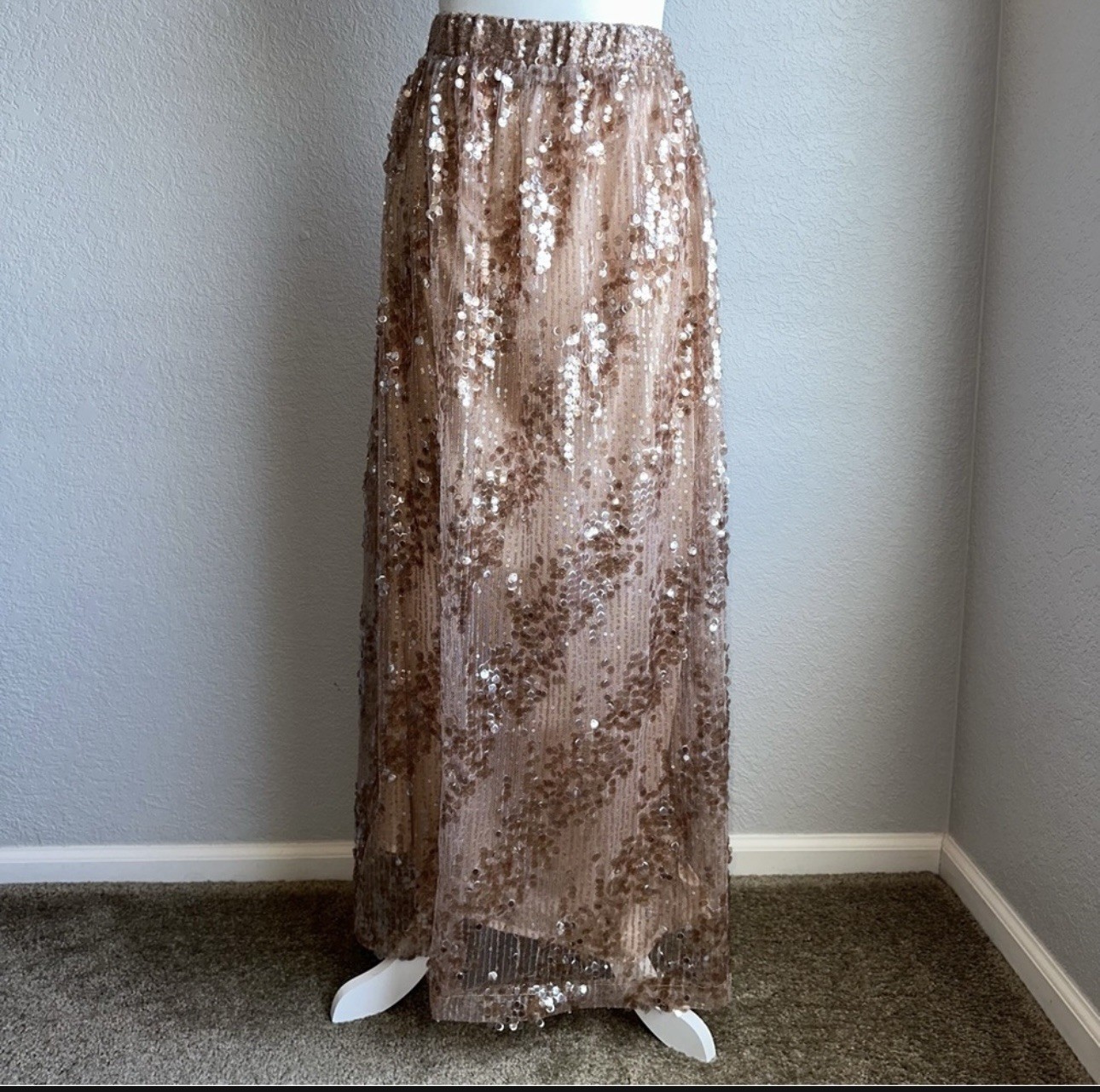 New Zara $119 Sequin Sparkly Gold Bronze Long Maxi Skirt Large 3920/107 New Zara $119 Sequin Sparkly Gold Bronze Long Maxi Skirt Large 3920/107