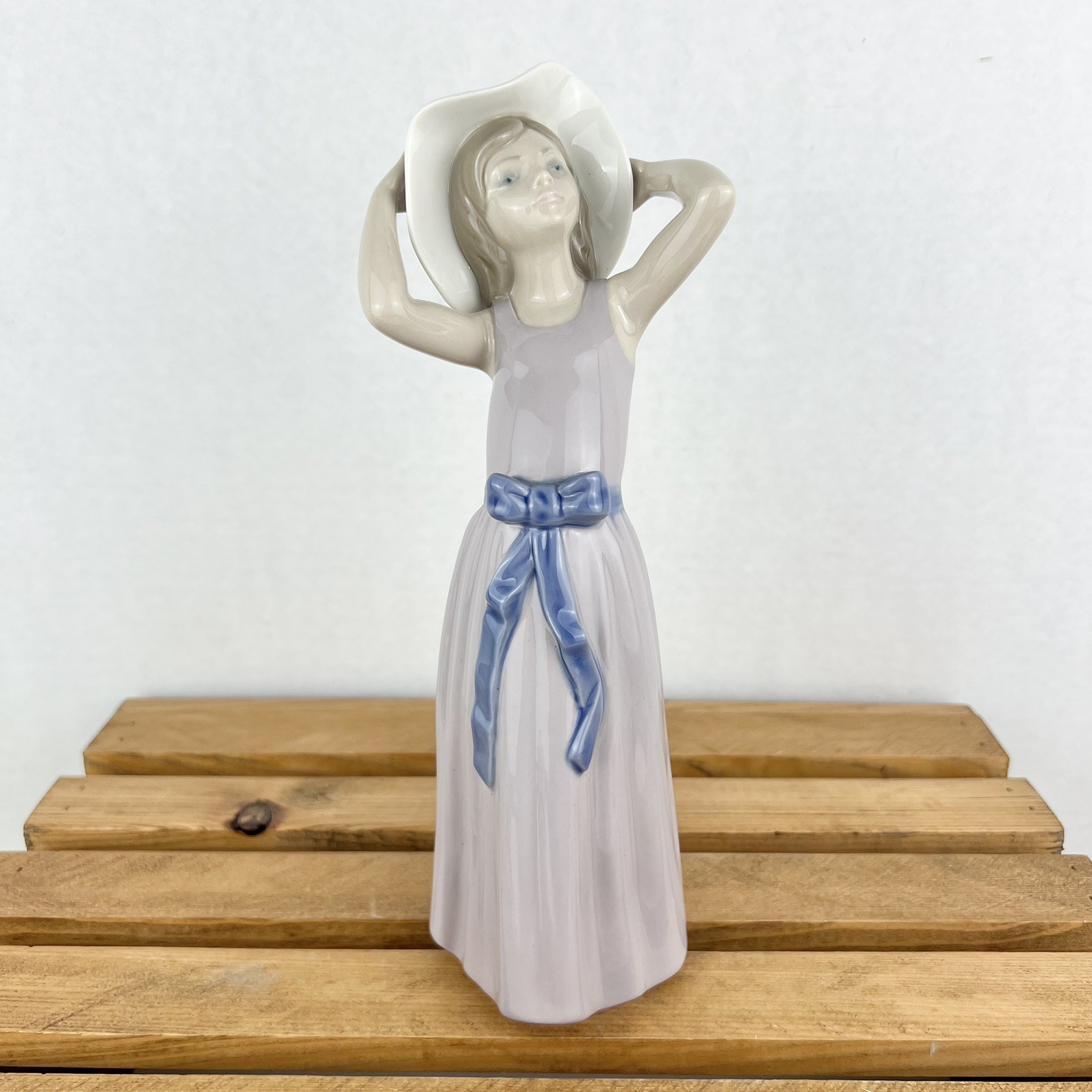 Vintage Lladro COY #5011 Girl - Girls W/ Hat & Bow Collection Figurine READ Vintage Lladro COY #5011 Girl - Girls W/ Hat & Bow Collection Figurine READ
