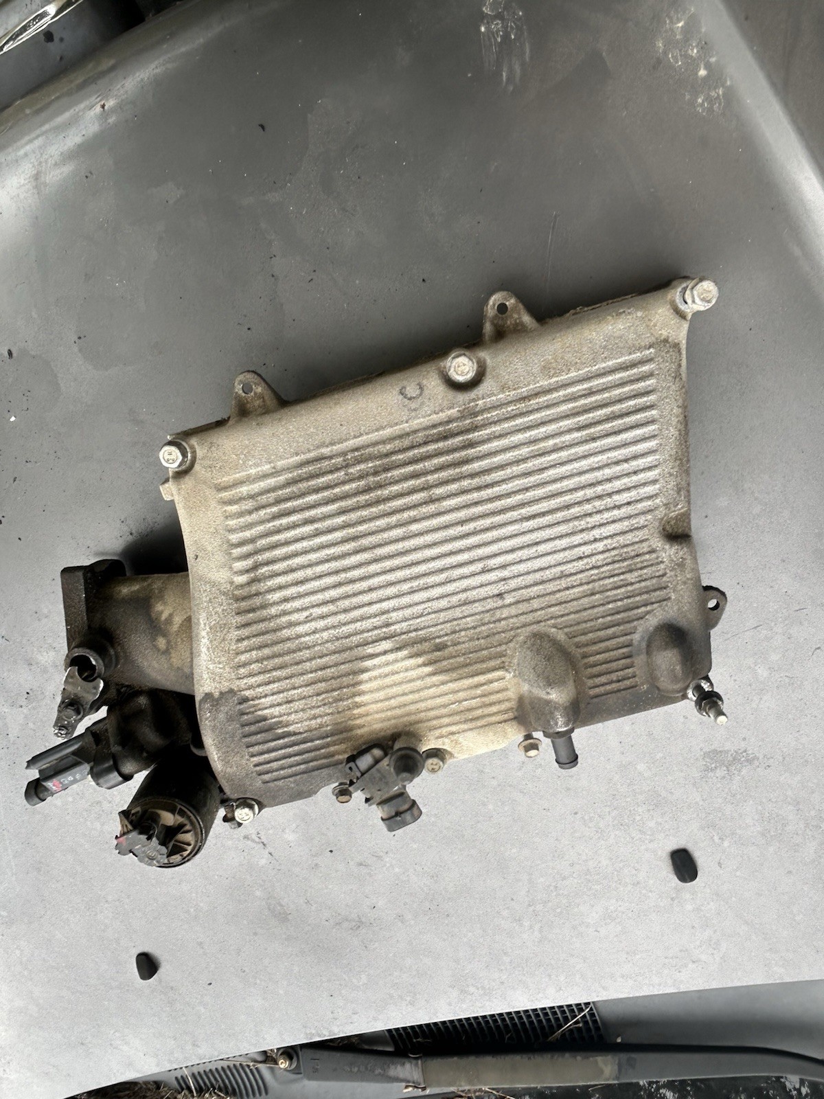 2004 05 06 CHEVY MALIBU Upper Intake Manifold 3.5L 2004 05 06 CHEVY MALIBU Upper Intake Manifold 3.5L