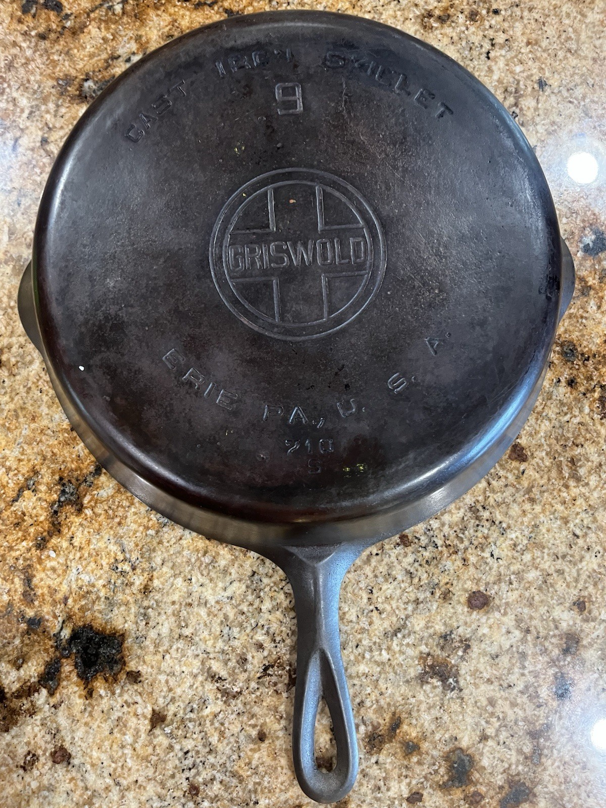 VTG Griswold 9 Cast Iron Skillet Large Block Logo 710 S No Wobble Flat On Glass