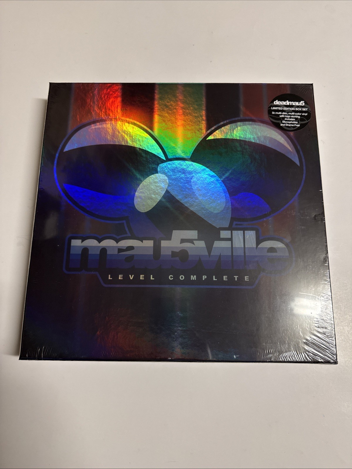 DEADMAU5: MAU5VILLE-LEVEL COMPLETE (Ltd.Etch.Ed.Tri-Color Czech Box)