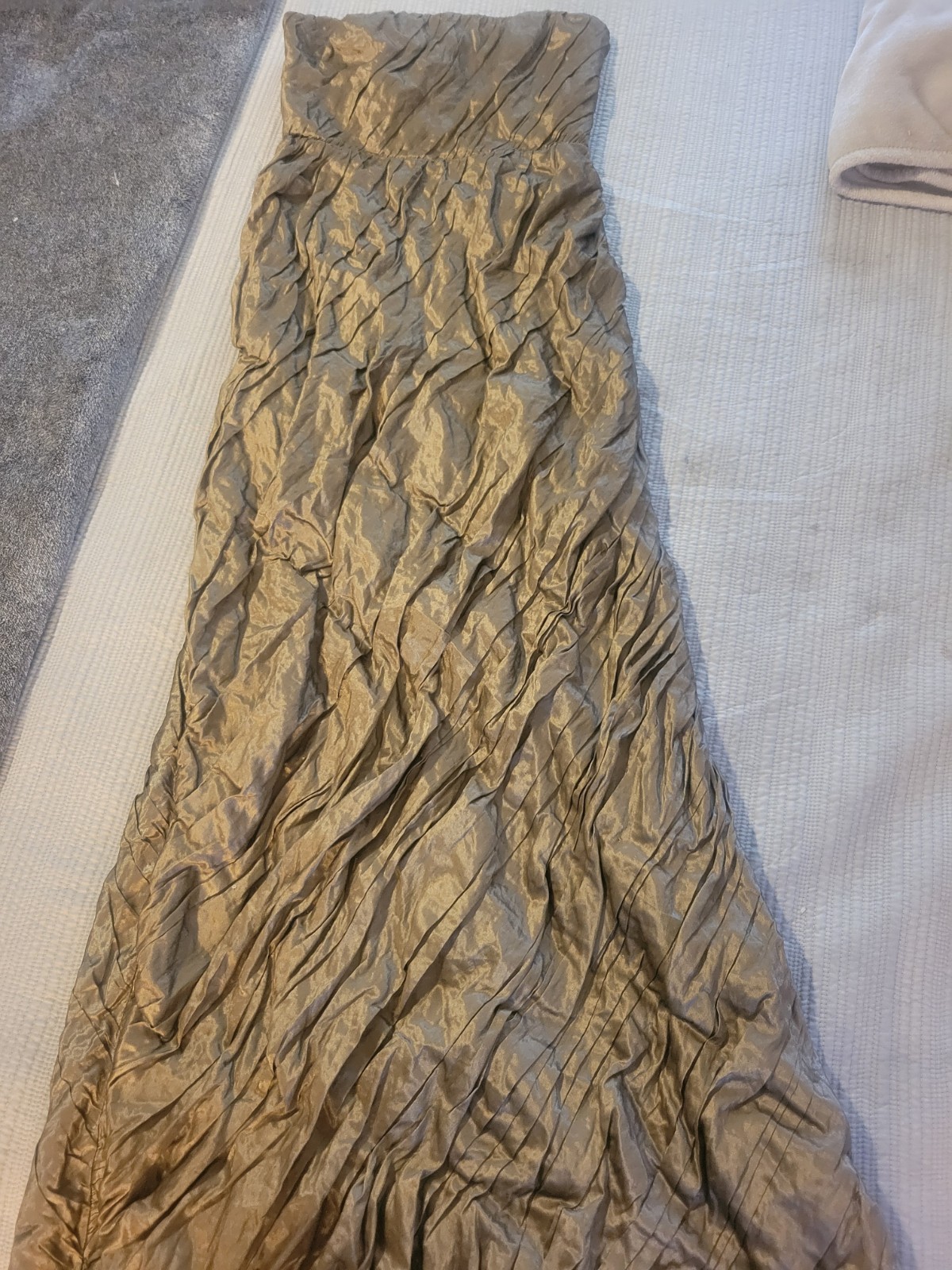 VINTAGE BCBG MAX AZRIA IRRIDESCENT BRONNZE METALLIC STRAPLESS GOWN XS VINTAGE BCBG MAX AZRIA IRRIDESCENT BRONNZE METALLIC STRAPLESS GOWN XS