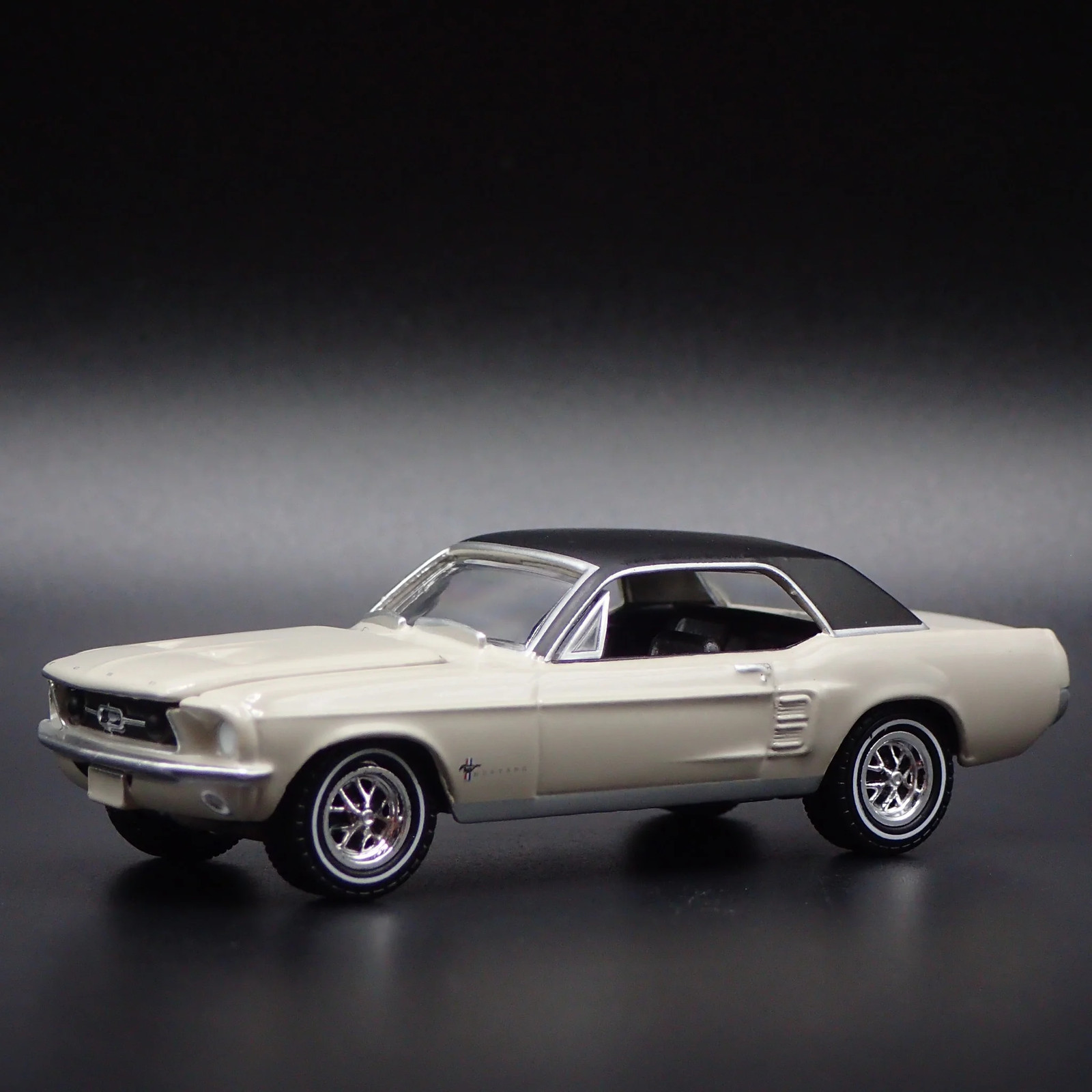 1967 67 FORD MUSTANG COUPE TAN 1:64 SCALE COLLECTIBLE DIORAMA DIECAST MODEL CAR