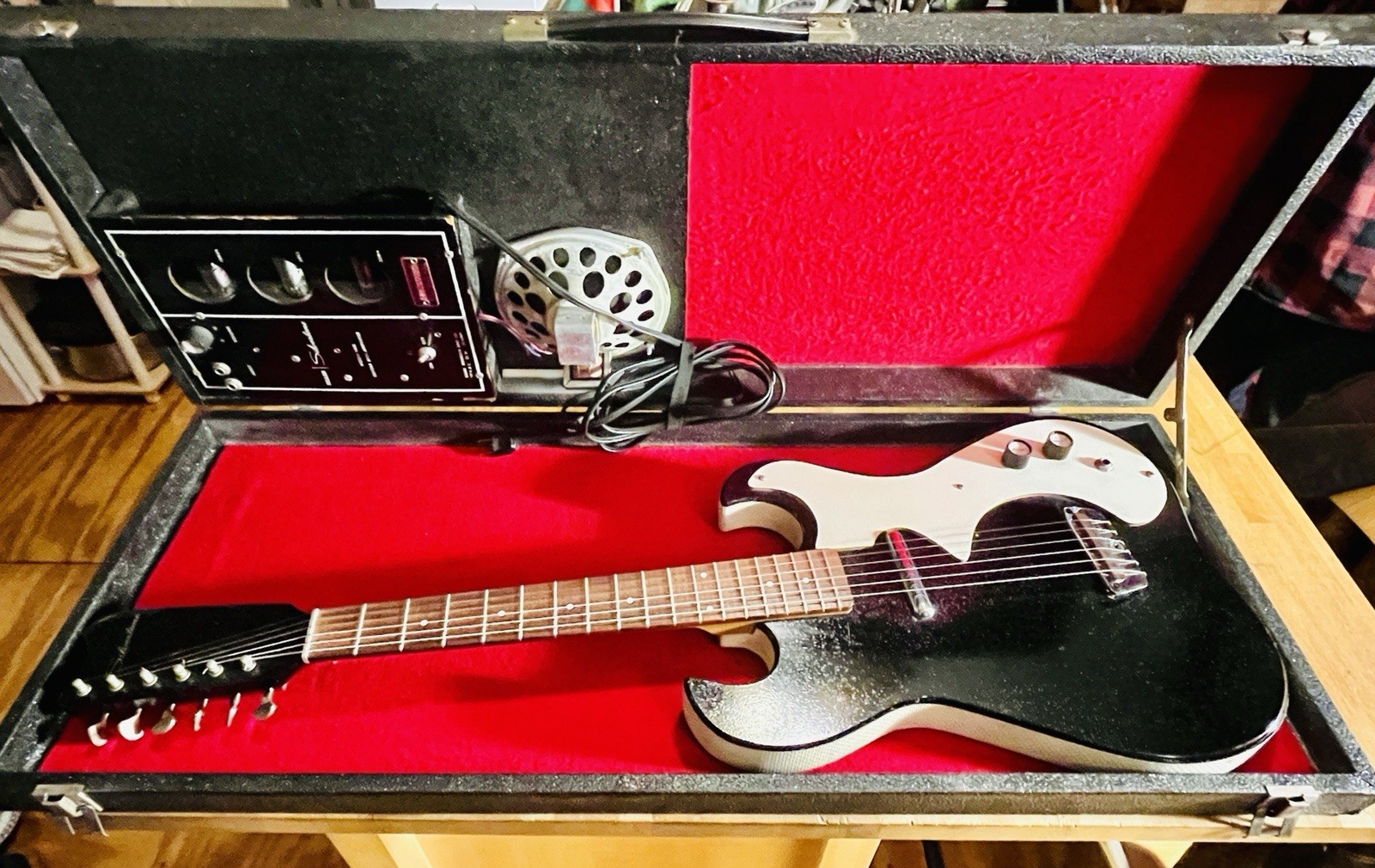 1960\'s Silvertone 1448  Black Sparkle Guitar/Amp in Case VG Condition Works