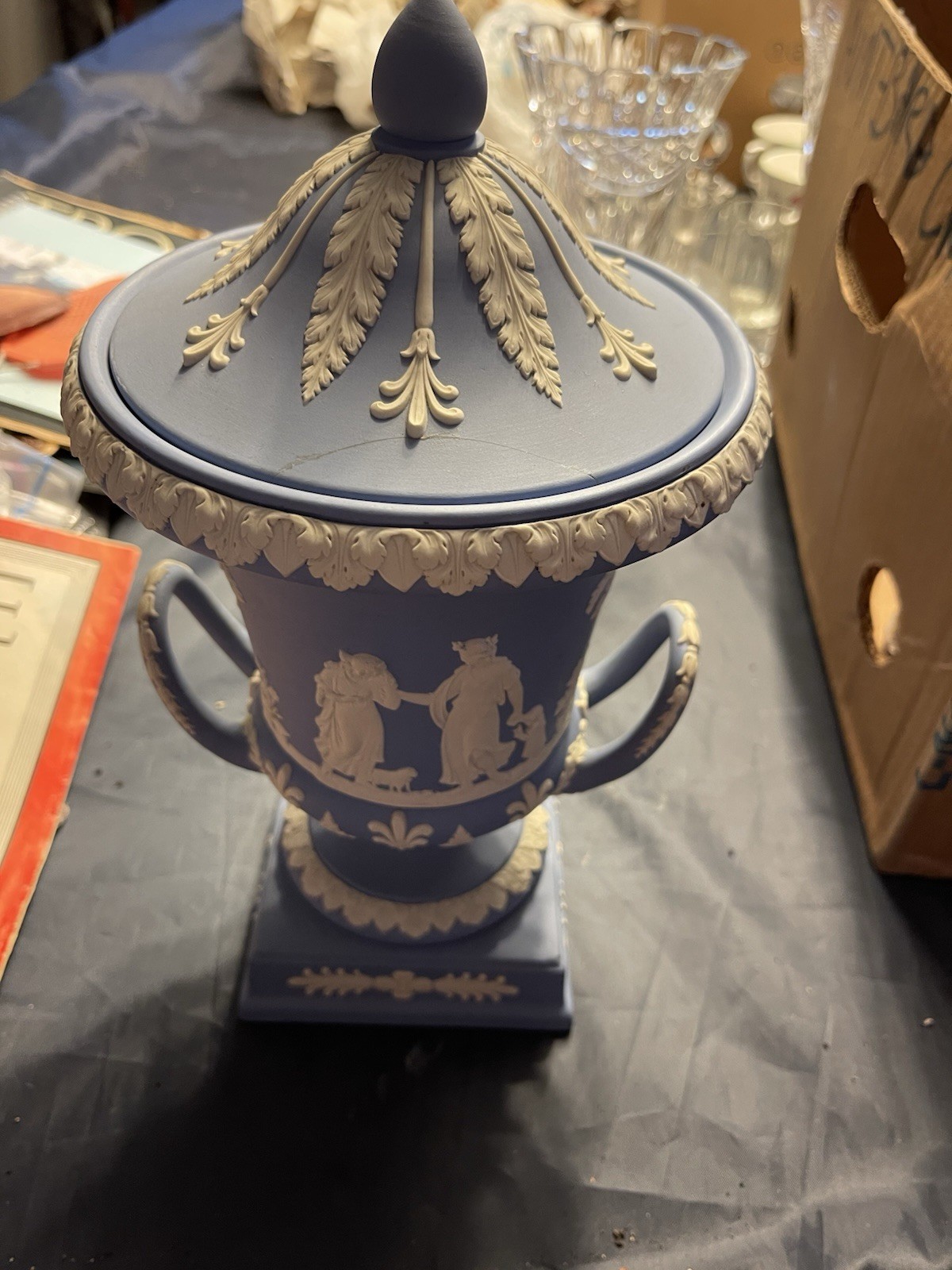Large Wedgwood Jasper Decorative Urn Flower Vase Object Trophy with Lid Box Large Wedgwood Jasper Decorative Urn Flower Vase Object Trophy with Lid Box