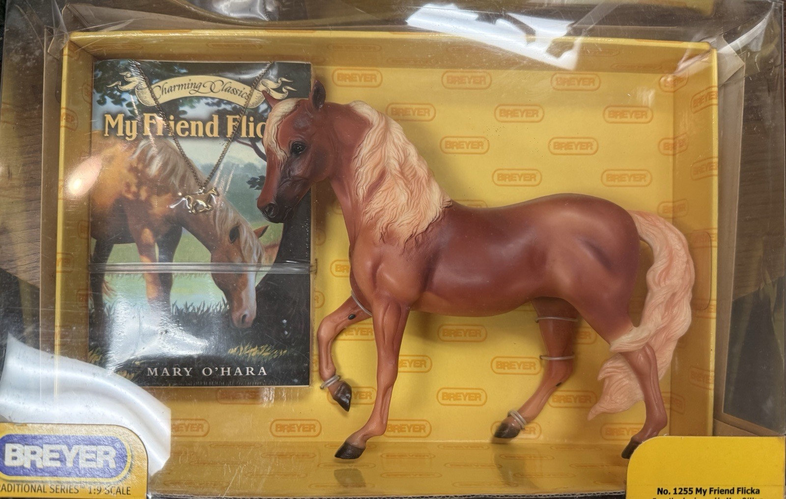 Breyer Horses Traditional 1:9 #1225 My Friend Flicka w/Book & Charm Necklace Breyer Horses Traditional 1:9 #1225 My Friend Flicka w/Book & Charm Necklace