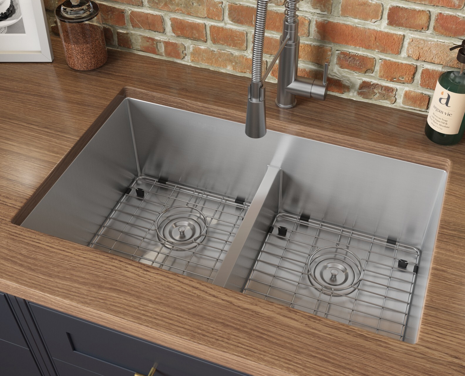 Ruvati 32-inch Low-Divide 50/50 Double Bowl 16 Gauge Kitchen Sink- RVH7411 Ruvati 32-inch Low-Divide 50/50 Double Bowl 16 Gauge Kitchen Sink- RVH7411