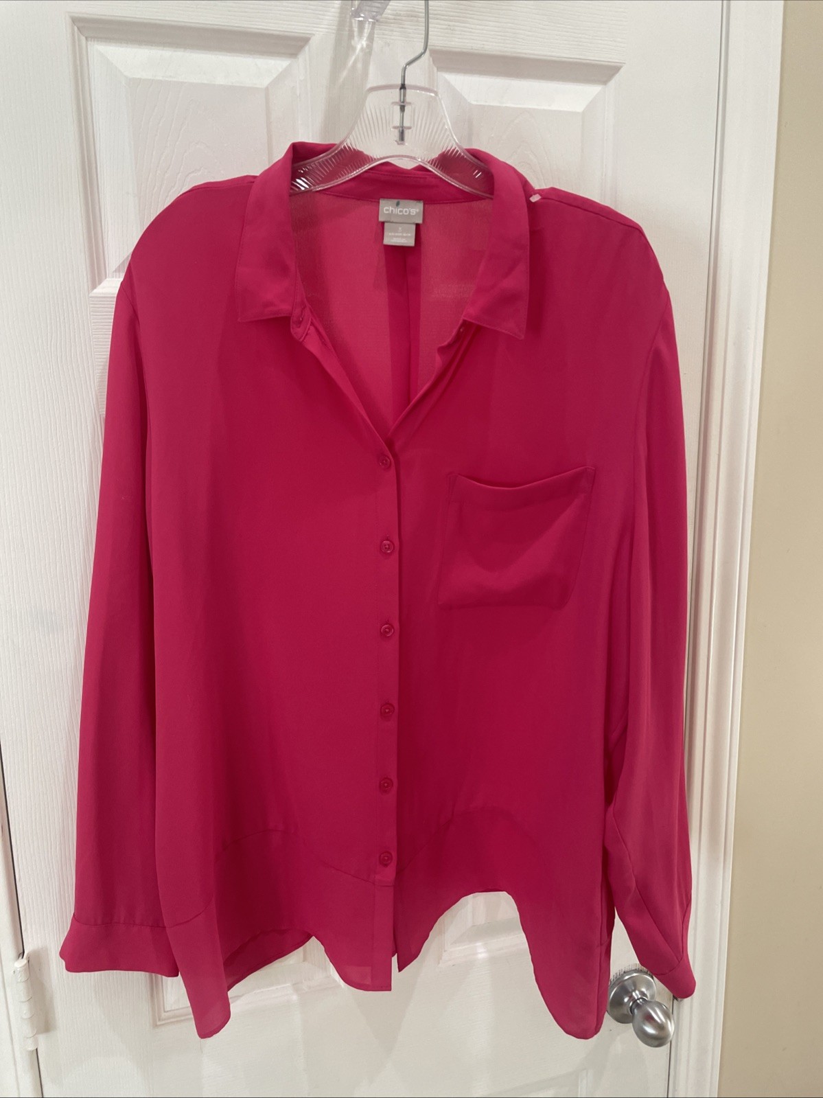Chicos Women’s Sz 3 Gorgeous  Pink Long Sleeve beautiful button blouse Pretty