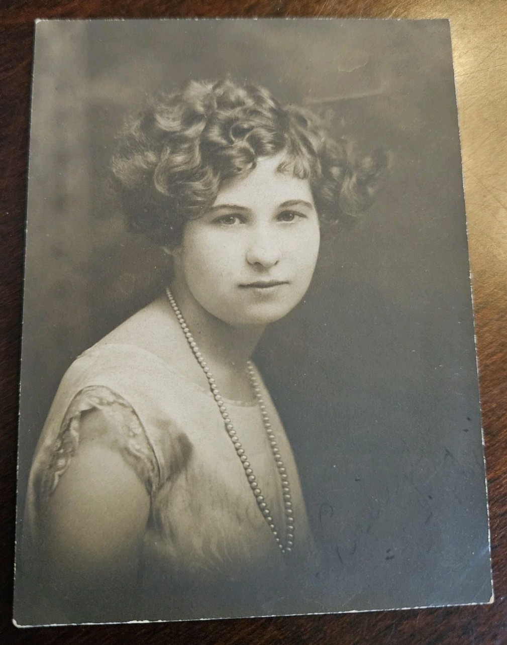 Antique Photos Beautiful Young Woman \ Antique Photos Beautiful Young Woman \