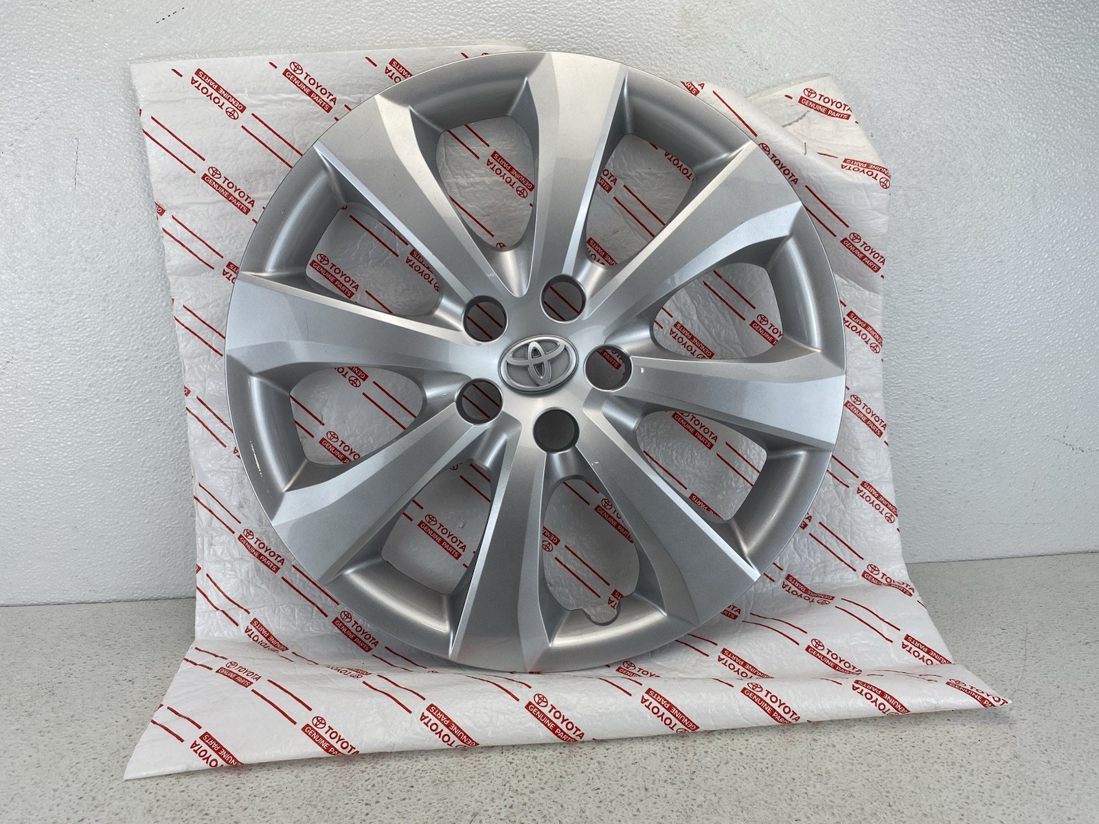 New 2020-2025 Toyota Corolla Wheel Hub Cap 42602-02540 OEM