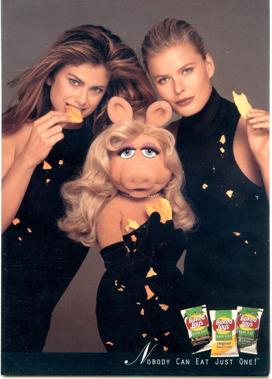 LAYS POTATO CHIPS PROMO POSTCARD--1997--MISS PIGGY & FRIENDS--MAX RACKS LAYS POTATO CHIPS PROMO POSTCARD--1997--MISS PIGGY & FRIENDS--MAX RACKS