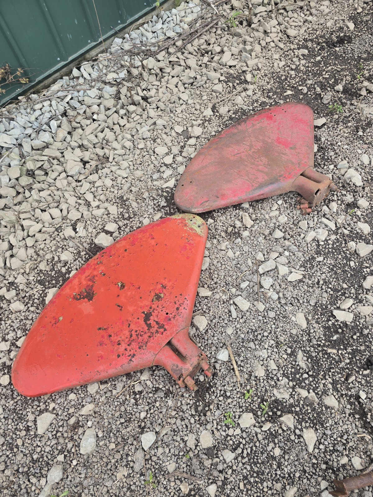 IH FARMALL H M SUPERS 300 350 400 450 FENDERS PAIR IH FARMALL H M SUPERS 300 350 400 450 FENDERS PAIR