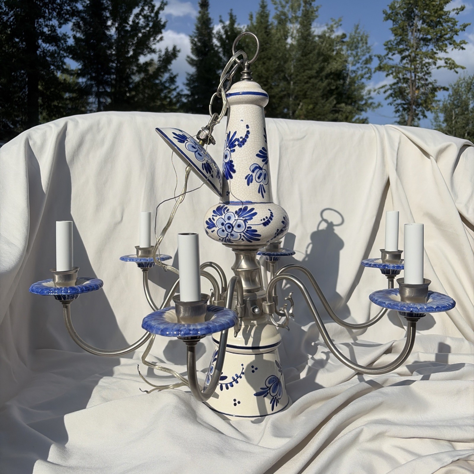 vintage Dutch Delft-style 6-light ceramic chandelier vintage Dutch Delft-style 6-light ceramic chandelier