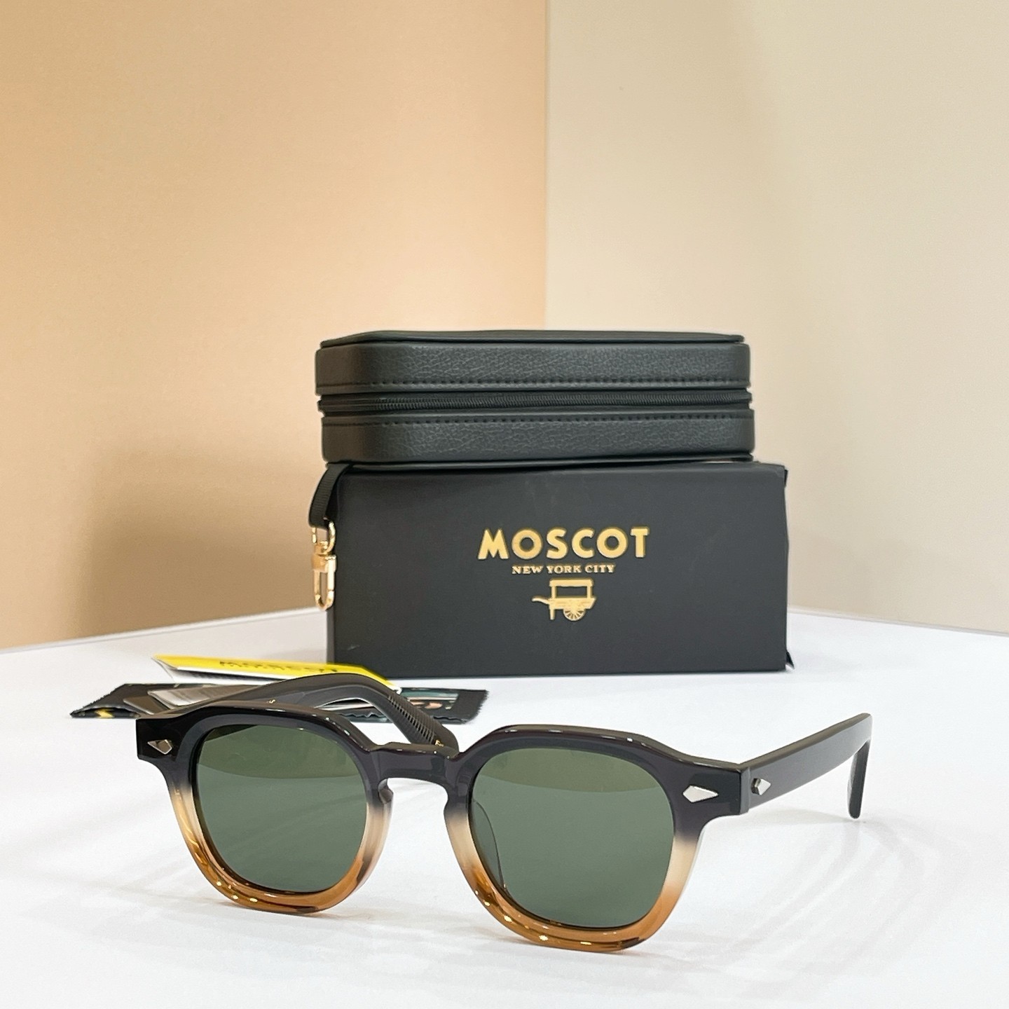 Moscot Dolt Modern Vintage Round Sunglasses Ideal For Daily Commute Moscot Dolt Modern Vintage Round Sunglasses Ideal For Daily Commute