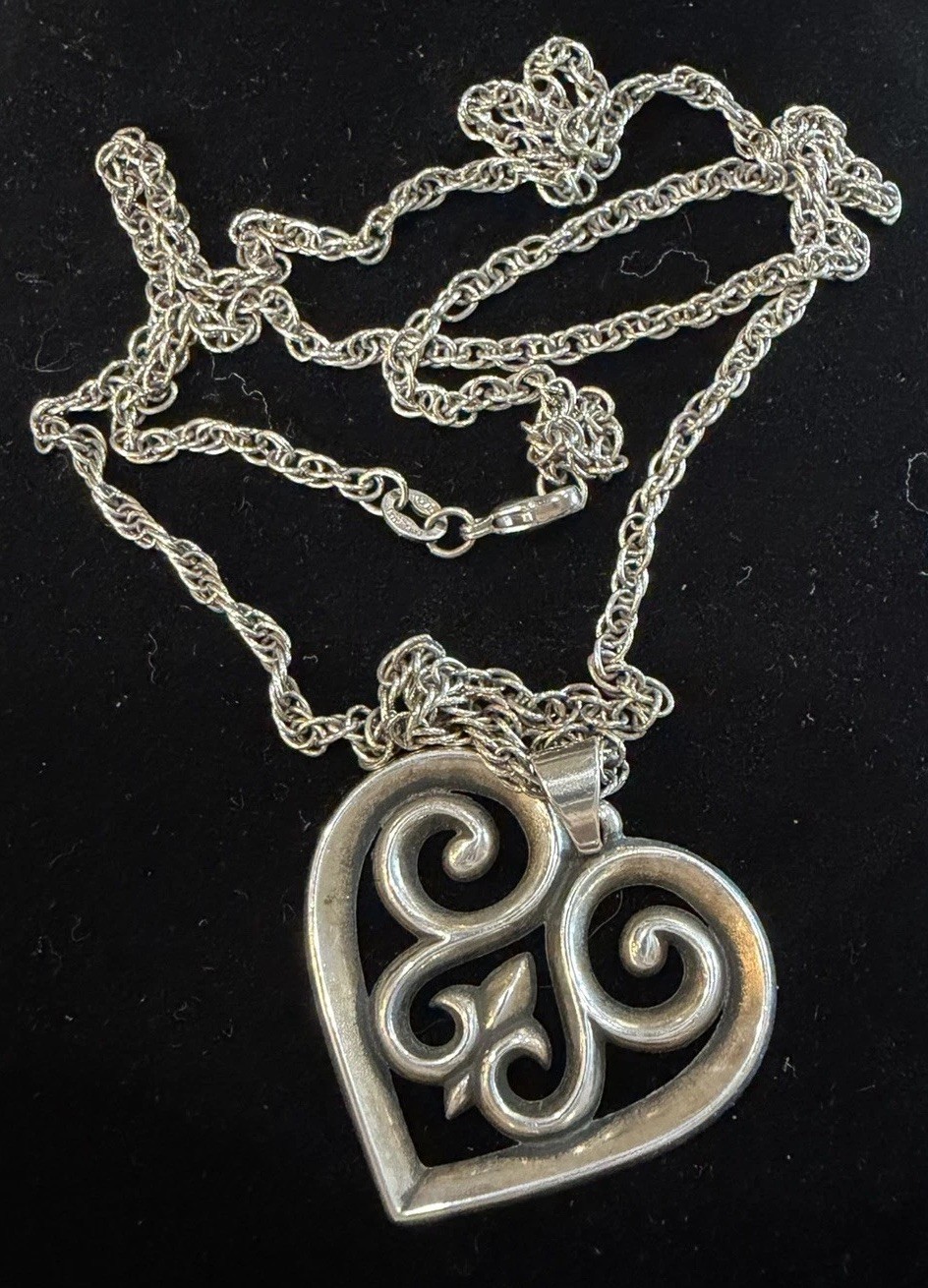 James Avery 925 RETIRED 24” French Scroll Heart Pendant & Chain Candelabra 15g James Avery 925 RETIRED 24” French Scroll Heart Pendant & Chain Candelabra 15g