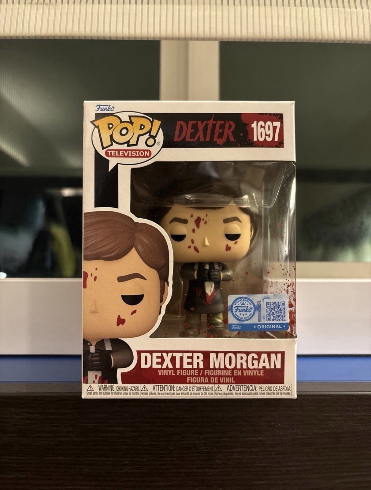 Funko Pop Vinyl: Dexter Morgan (Bloody) - Funko (Exclusive) #1697 + Protector Funko Pop Vinyl: Dexter Morgan (Bloody) - Funko (Exclusive) #1697 + Protector
