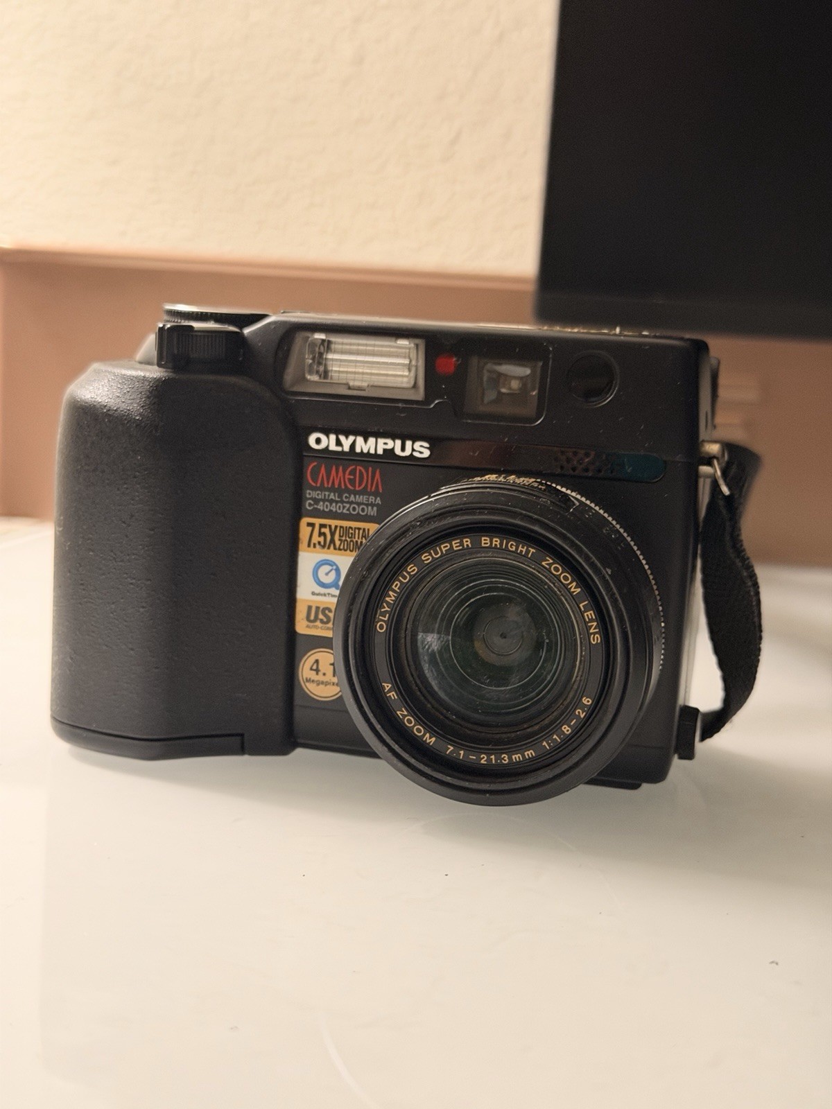 Olympus CAMEDIA C-4040 4.1MP Digital Camera - Black FULLY TESTED WORKS Olympus CAMEDIA C-4040 4.1MP Digital Camera - Black FULLY TESTED WORKS