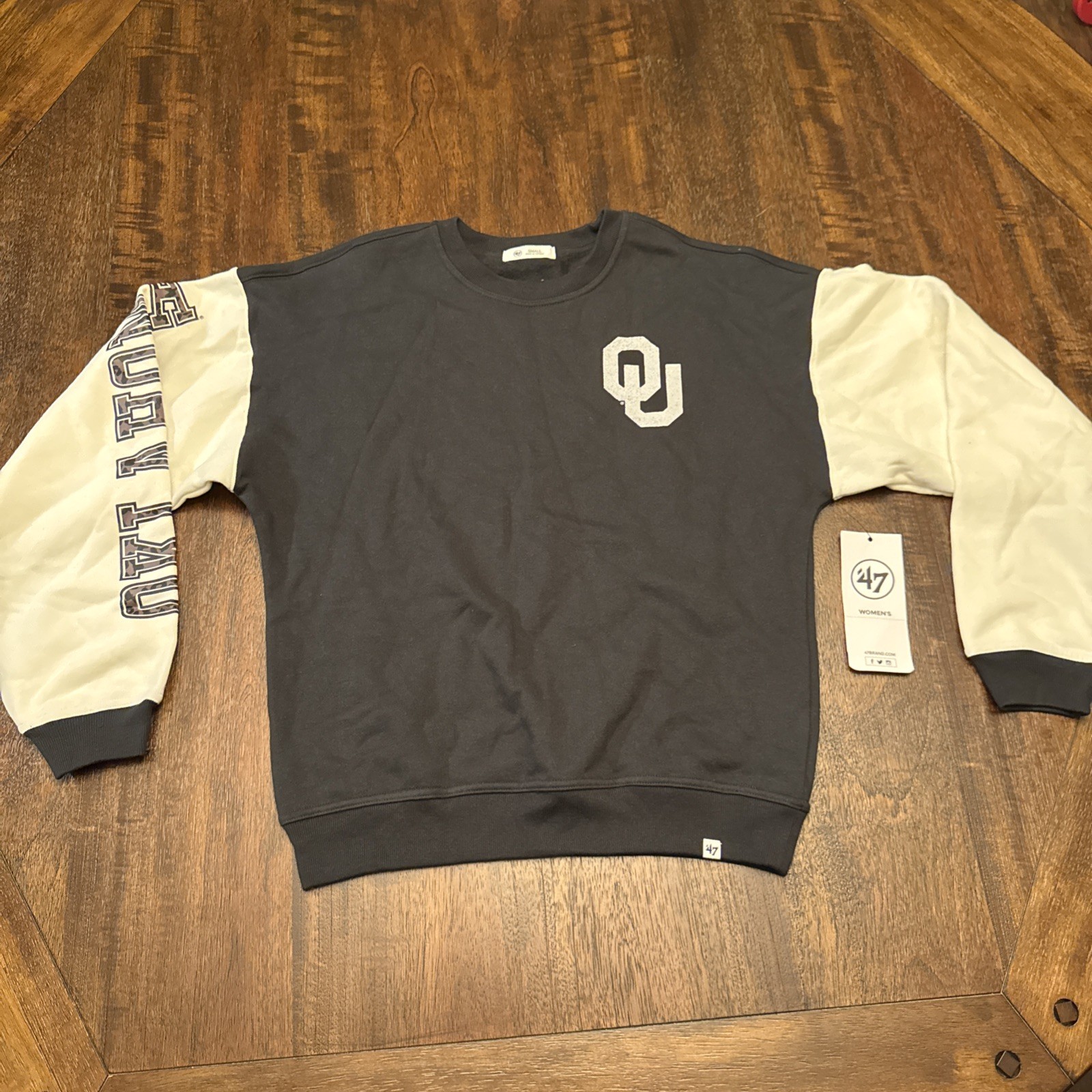 Oklahoma Sooners ’47 Brand Crewneck Sweatshirt Small NWT Oklahoma Sooners ’47 Brand Crewneck Sweatshirt Small NWT
