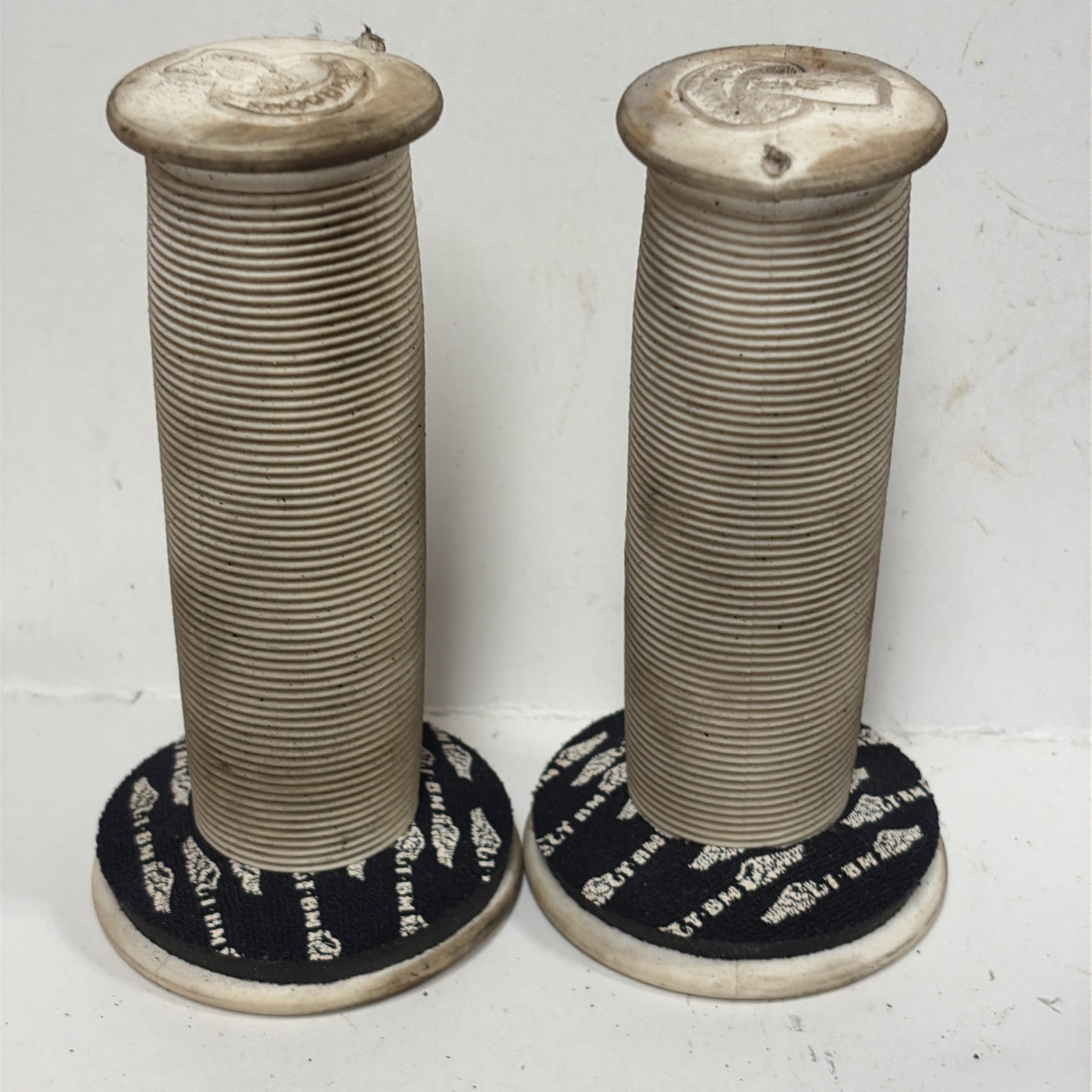 Old School BMX Grips Mushroom OG 80s 1980s With GT Wing Logo Donuts.          A3