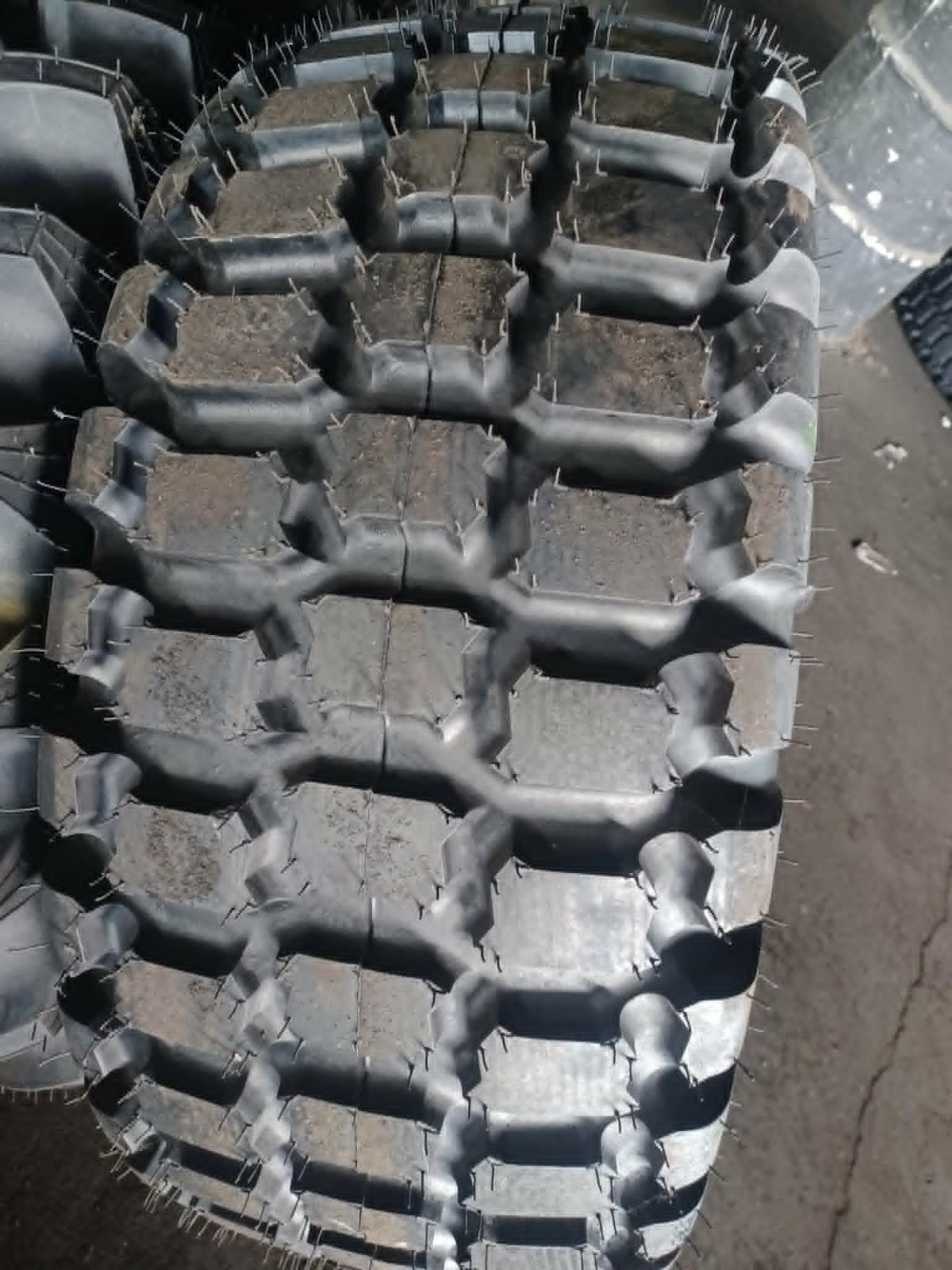16.5L-16.1 TIRE I-2/R-3 6PLY NEW COSMETIC FLOTATION BLEM 165161 16.5 16.1