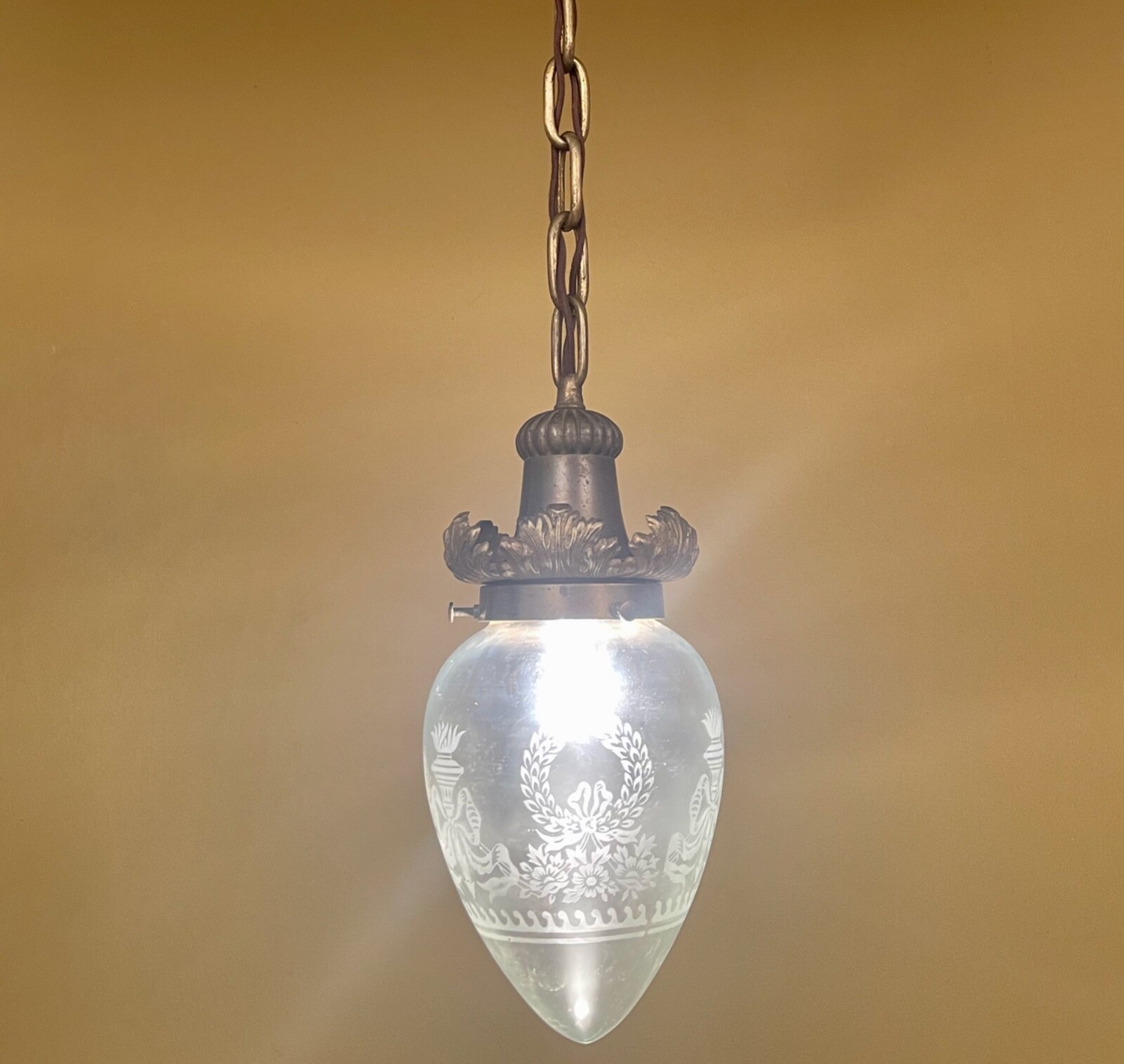 Vintage Lighting exquisite, classical 1920s foyer pendant.