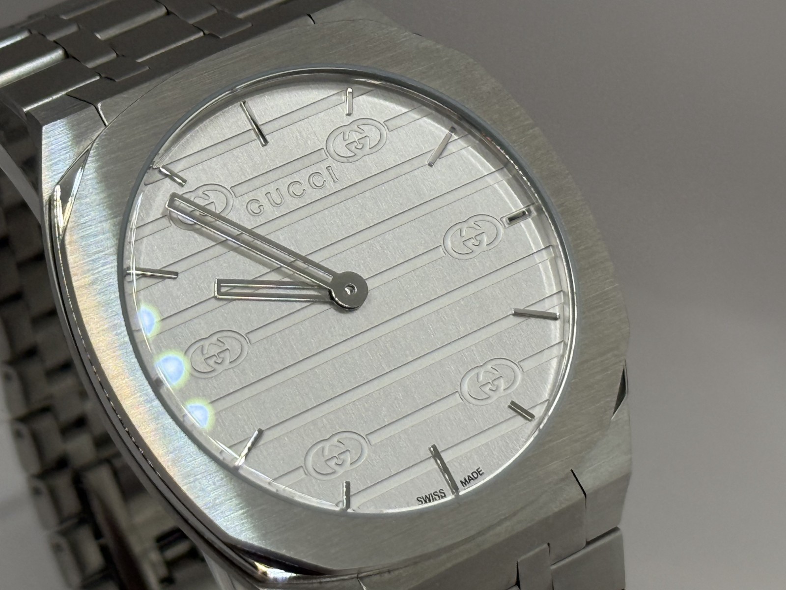 Gucci 25H 38mm Silver Dial Stainless Steel Swiss Quartz Watch YA163407