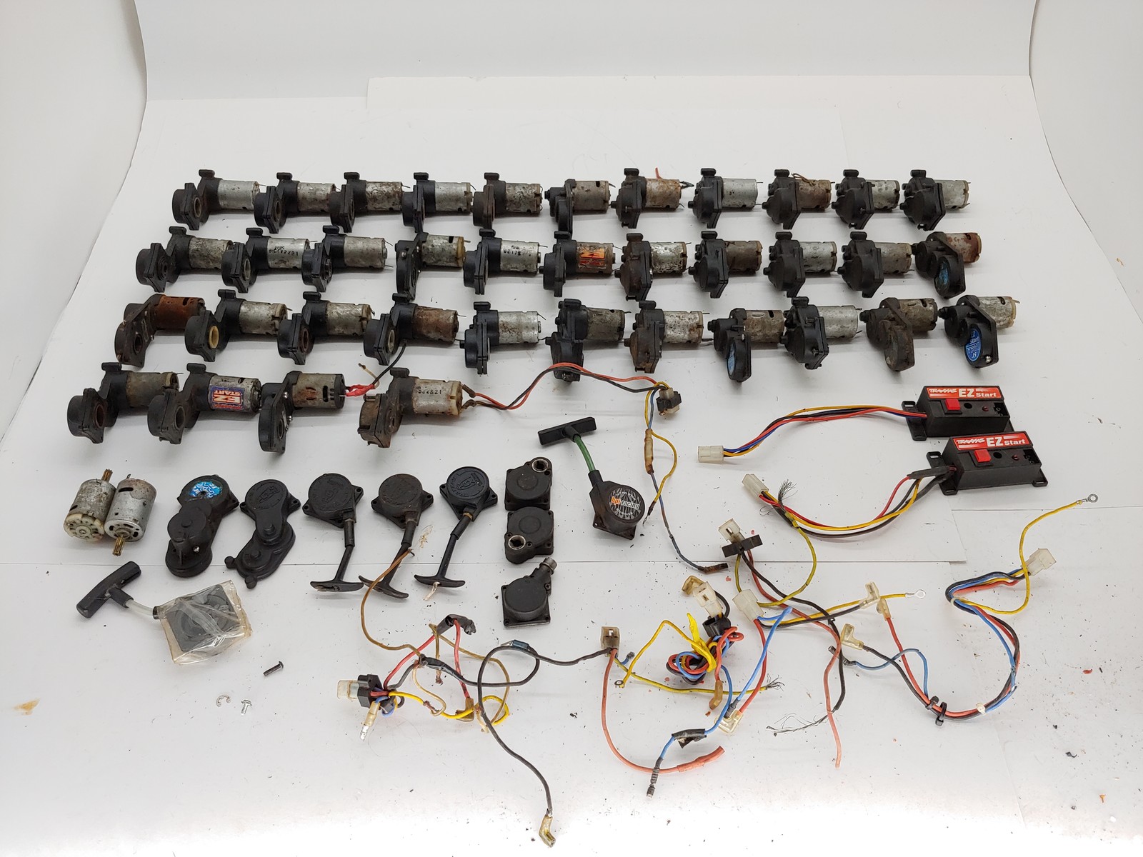 *HUGE LOT* of Traxxas EZ-Start Nitro Engine Starter Motors & Gearboxes Used As i *HUGE LOT* of Traxxas EZ-Start Nitro Engine Starter Motors & Gearboxes Used As i