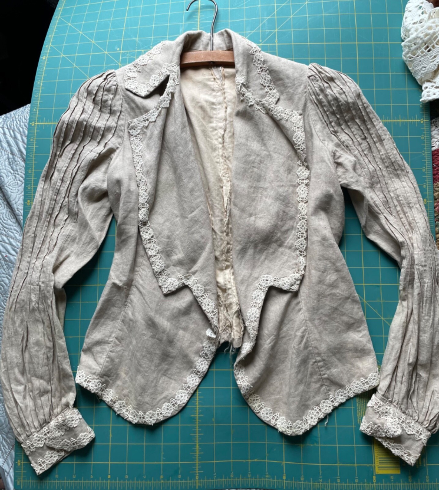 Antique Edwardian green linen Gibson girl jacket lace trim 1900’s Antique Edwardian green linen Gibson girl jacket lace trim 1900’s