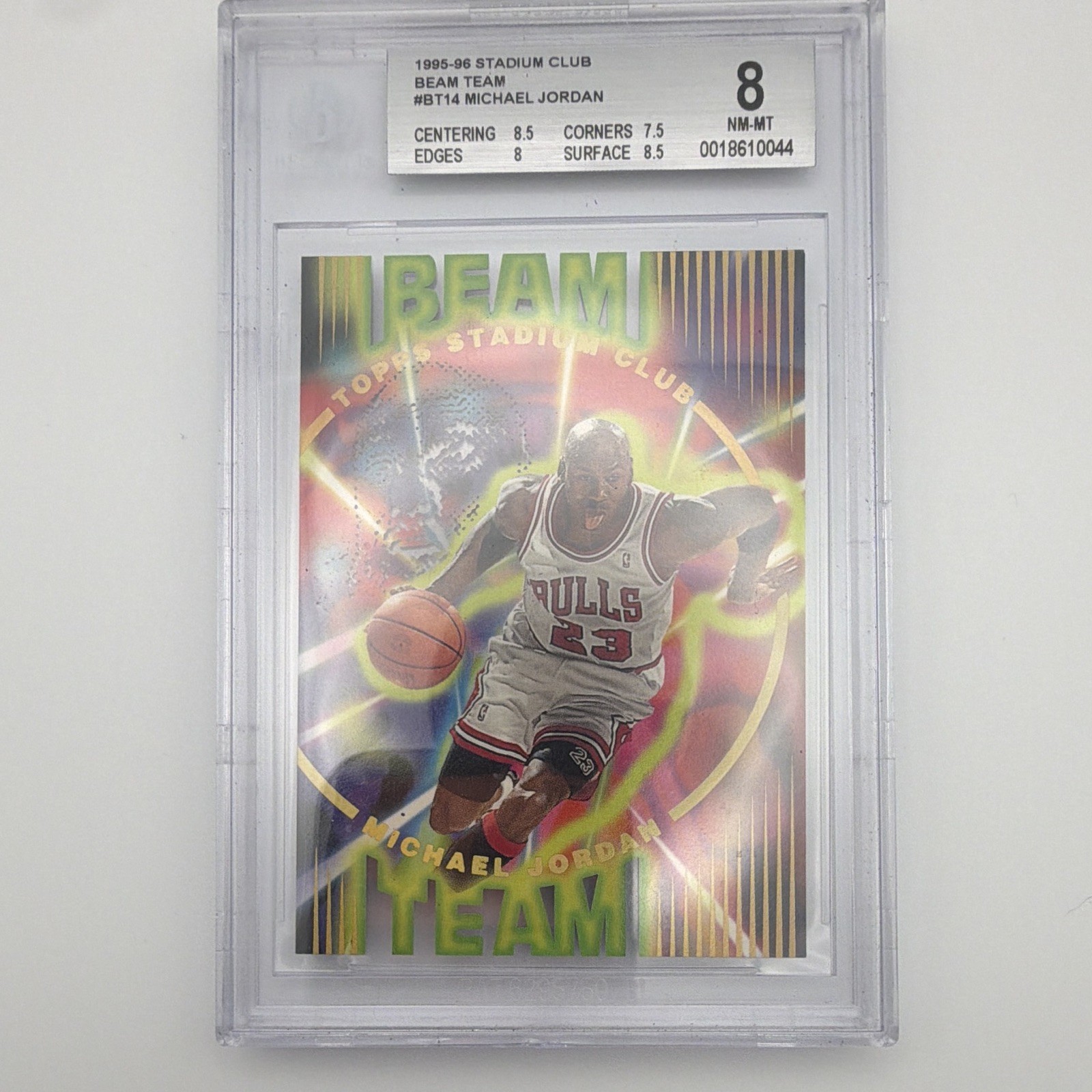 Topps 1995-96 Stadium Club Beam Team Insert Michael Jordan Bulls BT14 BGS 8 Topps 1995-96 Stadium Club Beam Team Insert Michael Jordan Bulls BT14 BGS 8