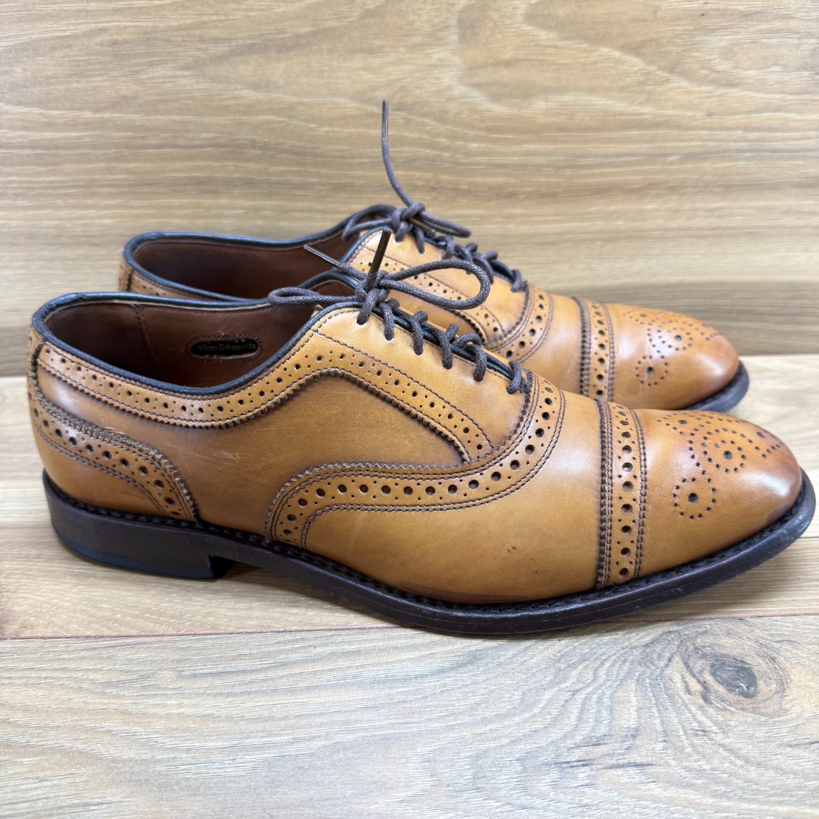 Allen Edmonds Strand Oxford Mens 9 D Walnut Leather Cap Toe Brogue Medallion Allen Edmonds Strand Oxford Mens 9 D Walnut Leather Cap Toe Brogue Medallion