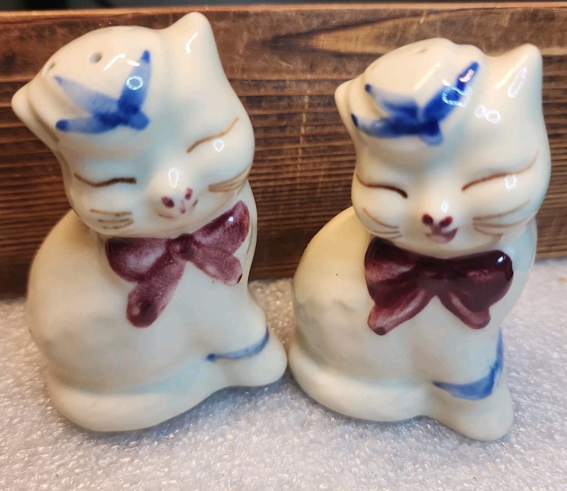 Antique 1940’s shawnee salt and pepper Shakers Puss&Boots Hand painted In USA Antique 1940’s shawnee salt and pepper Shakers Puss&Boots Hand painted In USA
