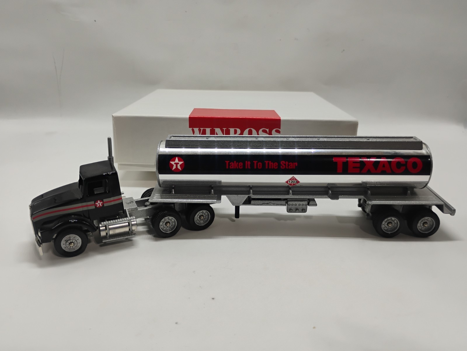 Winross 1:64 Scale Texaco Semi Tractor With Tanker Trailer Made USA