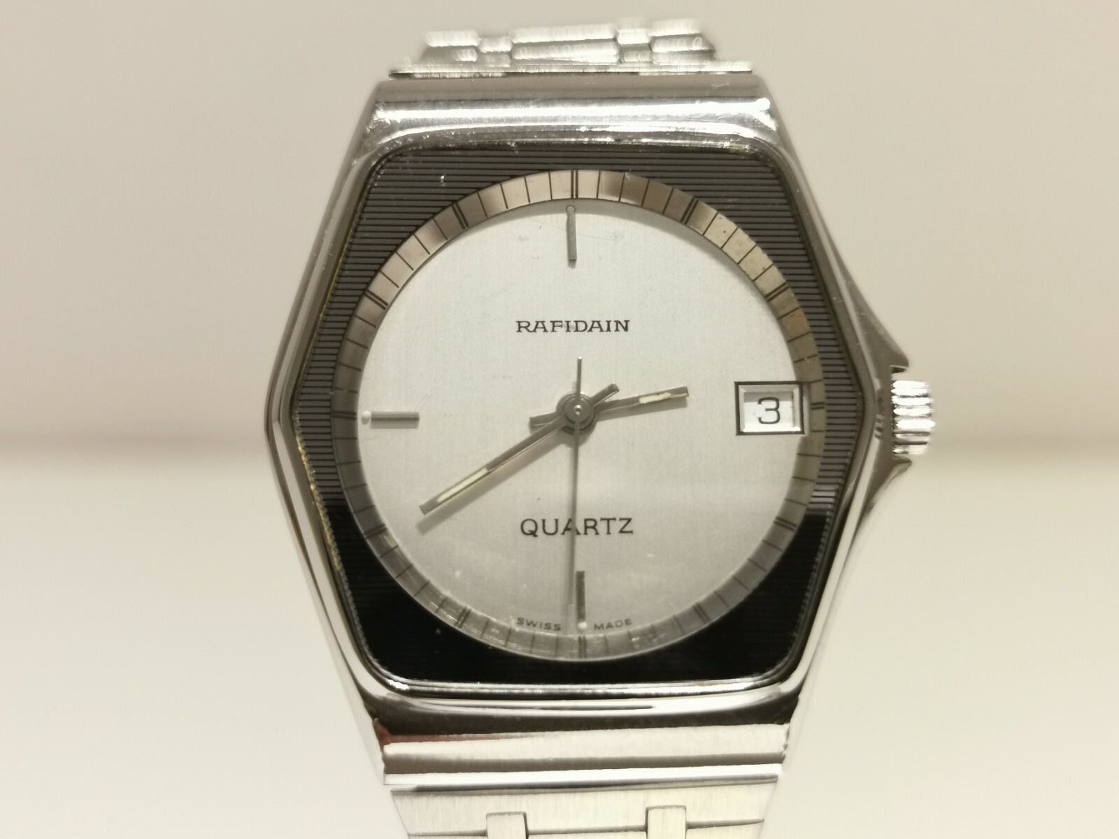 VINTAGE RARE BEAUTIFUL SWISS MEN\'S ALL STAINLESS STEEL QUARTZ WATCH \