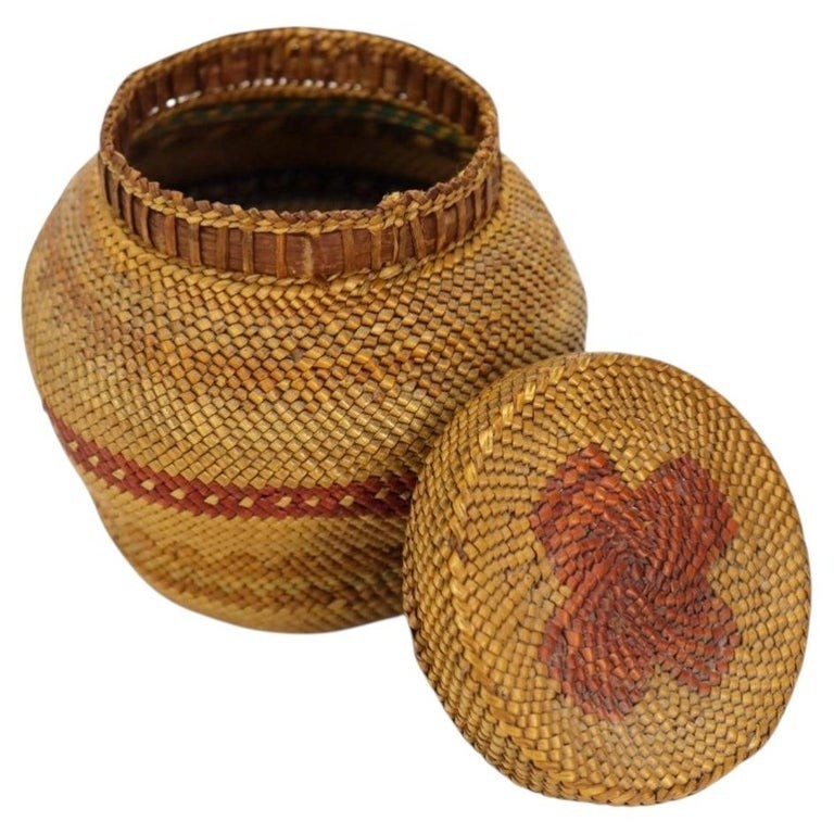 Antique Pacific Northwest Native American Makah Woven Bulbous Basket & Lid C1920 Antique Pacific Northwest Native American Makah Woven Bulbous Basket & Lid C1920