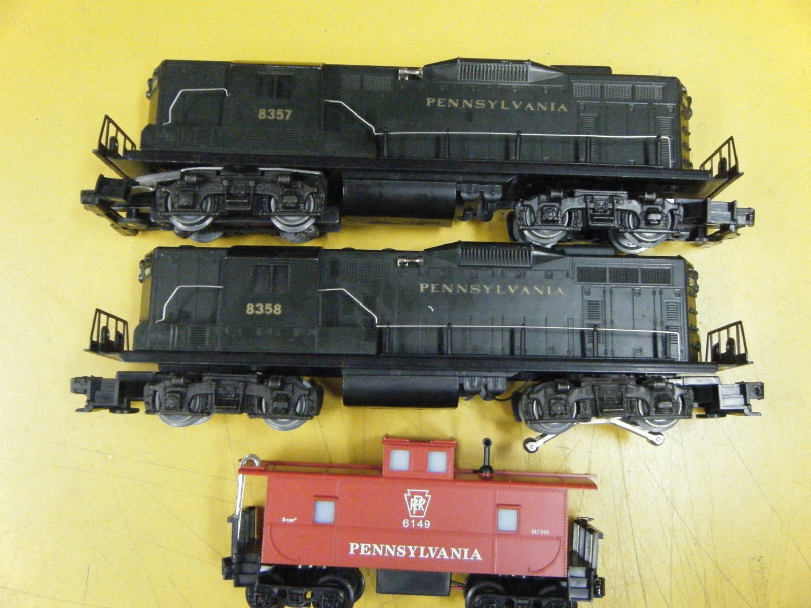 Lionel Pennsylvania #8357/8358 GP9s & KLine Caboose Exc