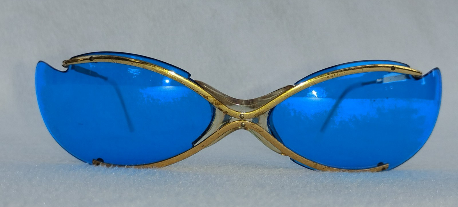 TRUE VINTAGE 1960s BIKINI STYLE SUNGLASSES HEAVY SATURATED BLUE ICONIC RARE HTF