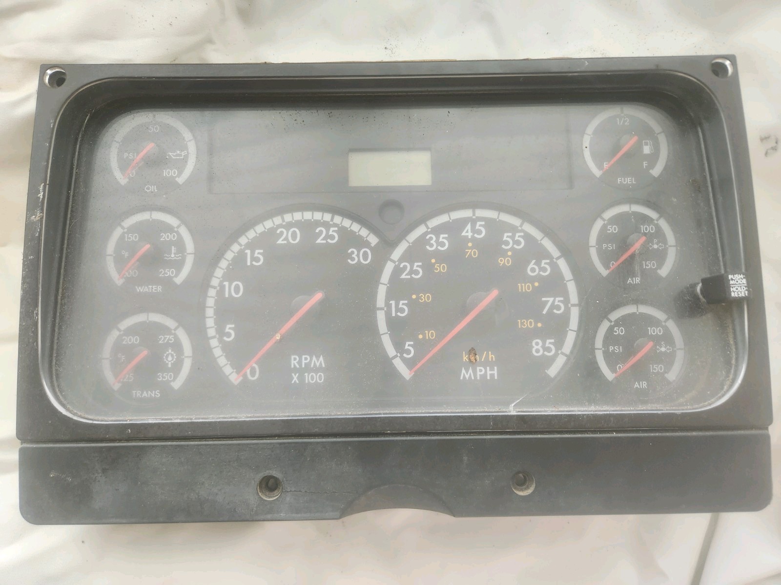 Used 2005 Freightliner fs65 7-Gauge Instrument Cluster 3321520202