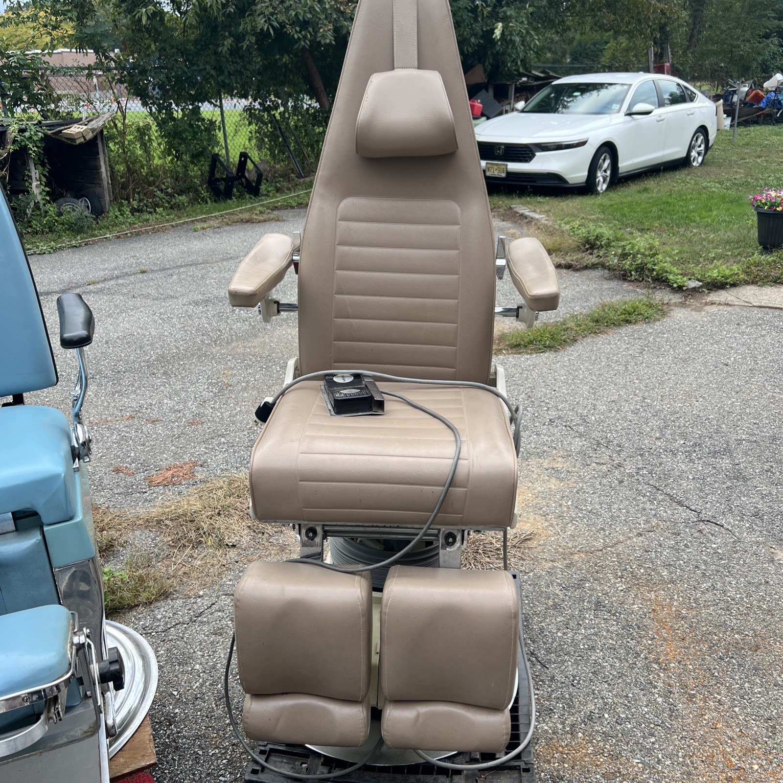 Vintage 1986 Belmont Dental Exam Chair Hydraulic Power Chair Japan Foot Control Vintage 1986 Belmont Dental Exam Chair Hydraulic Power Chair Japan Foot Control