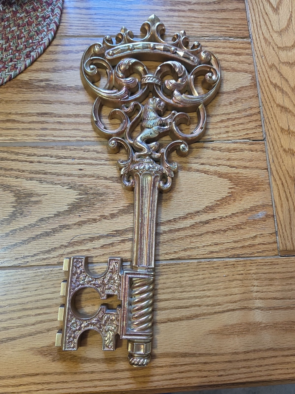 vintage Syroco gold skeleton key wall plaque featuring a standing lion motif...