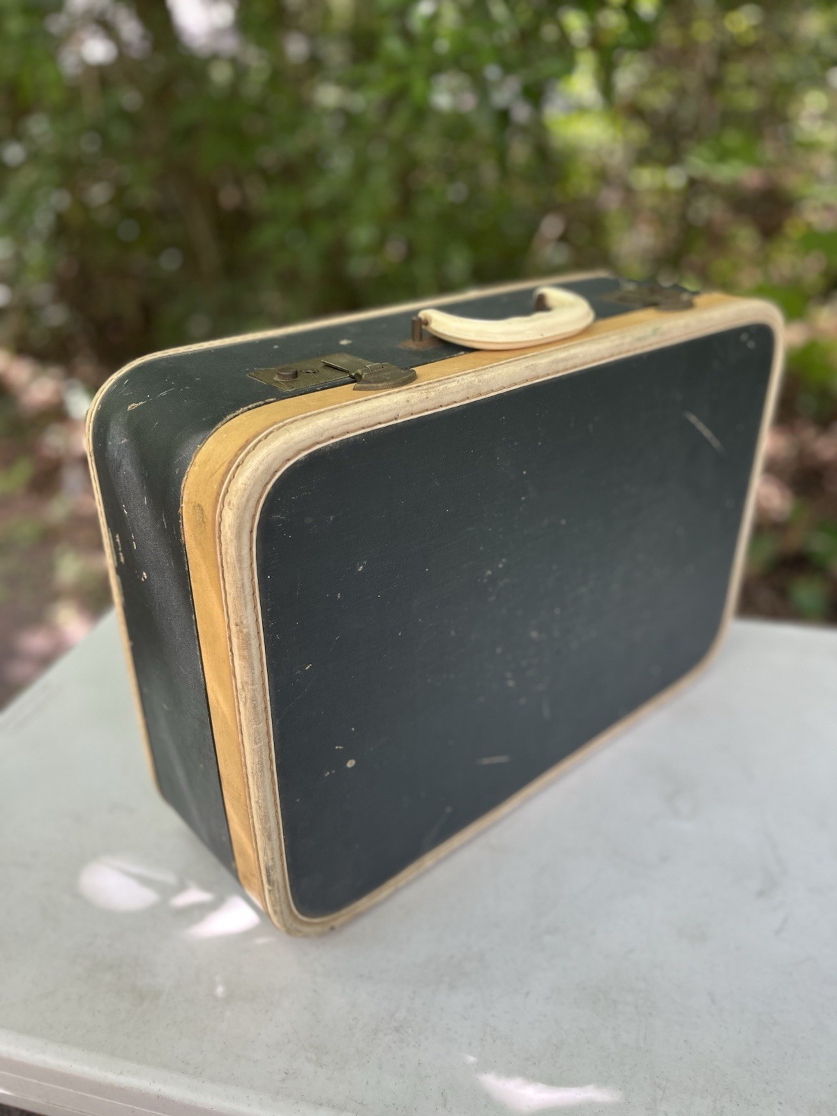 Vintage Mid-Century Retro Black Suitcase Luggage Eagle Lock Co Hardware 21\