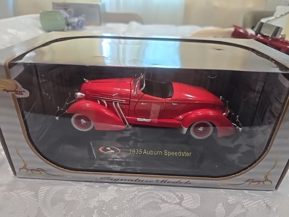 Ertl American Muscle 1:18 1935 Auburn 851 Boat-tail Speedster Die-cast - NIB Ertl American Muscle 1:18 1935 Auburn 851 Boat-tail Speedster Die-cast - NIB