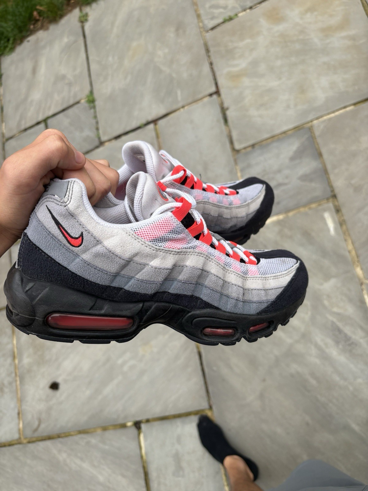 Nike Air Max 95 Men’s Low Top Lace Up Sneakers Gray Black Red Solid Nike Air Max 95 Men’s Low Top Lace Up Sneakers Gray Black Red Solid