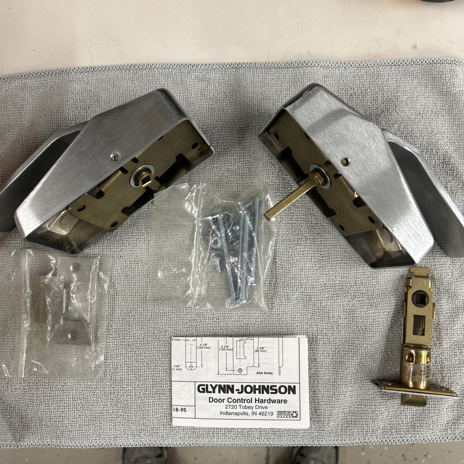 Glynn Johnson HL6-US26D PUSH/PULL LATCH Stainless Steel finish. Glynn Johnson HL6-US26D PUSH/PULL LATCH Stainless Steel finish.
