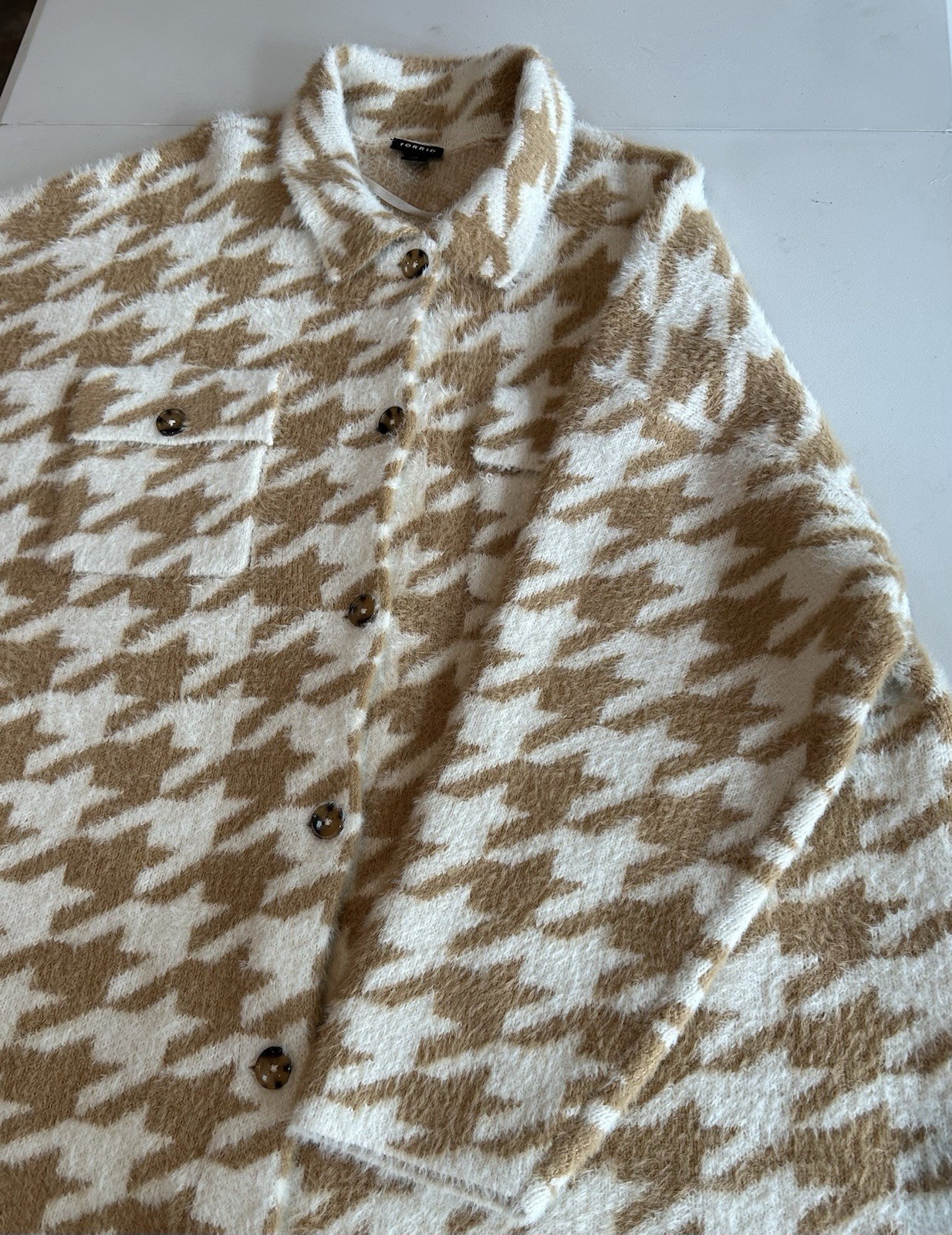 Torrid Size 3 Houndstooth Eyelash Shacket Sweater Button Up Pockets Brown Cream Torrid Size 3 Houndstooth Eyelash Shacket Sweater Button Up Pockets Brown Cream