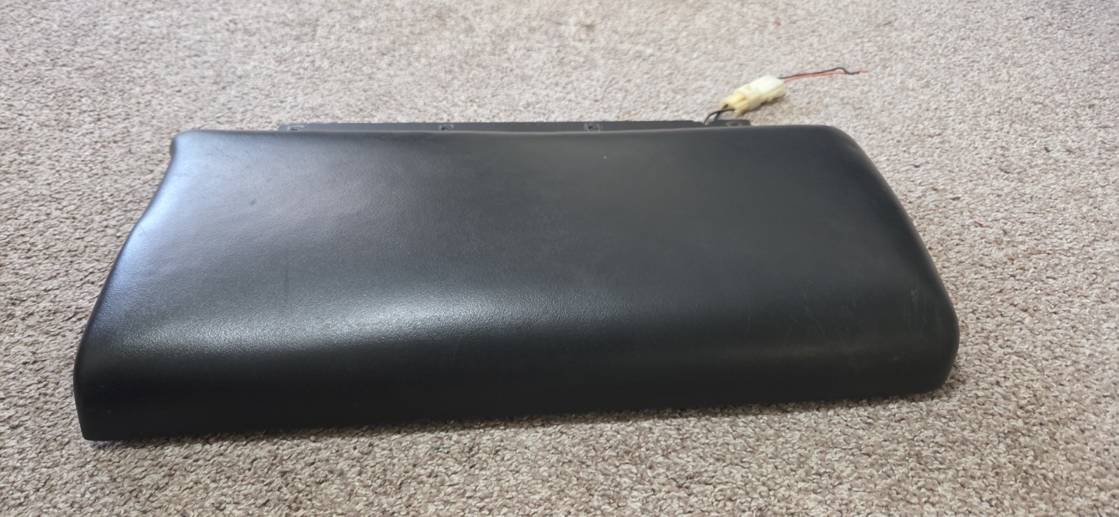 1991-2004 C4 C5 Corvette Center Console Armrest Lid w/ Latch Black Needs OEM. 1991-2004 C4 C5 Corvette Center Console Armrest Lid w/ Latch Black Needs OEM.