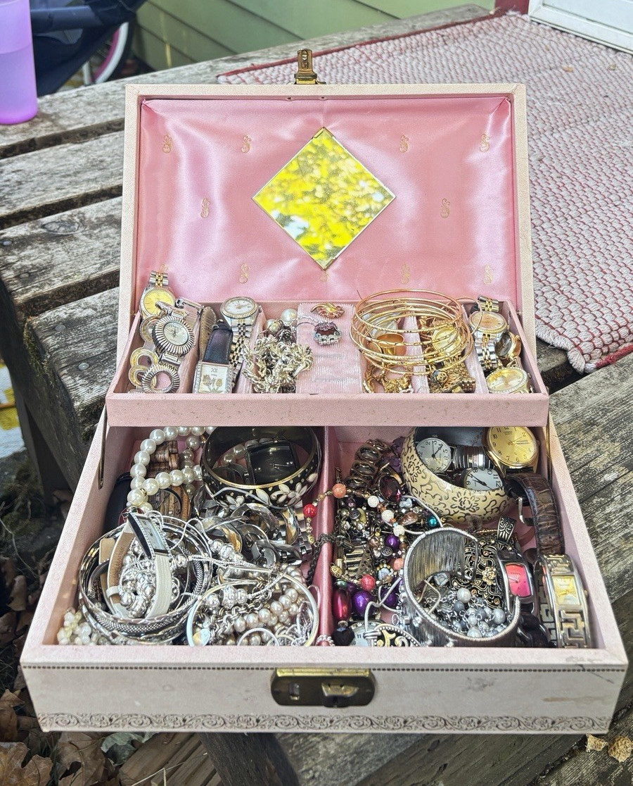 Vintage Estate Gold and Silver Jewelry Lot 75+ pieces | Sterling Silver Vintage Estate Gold and Silver Jewelry Lot 75+ pieces | Sterling Silver