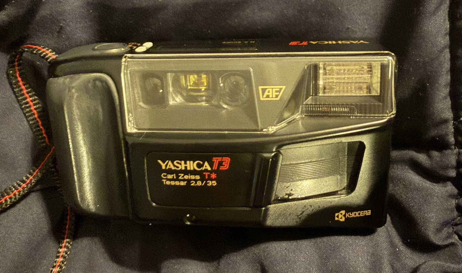 Yashica Kyocera T3 Carl Zeiss 2.8/35mm Camera with Case Good working order Yashica Kyocera T3 Carl Zeiss 2.8/35mm Camera with Case Good working order