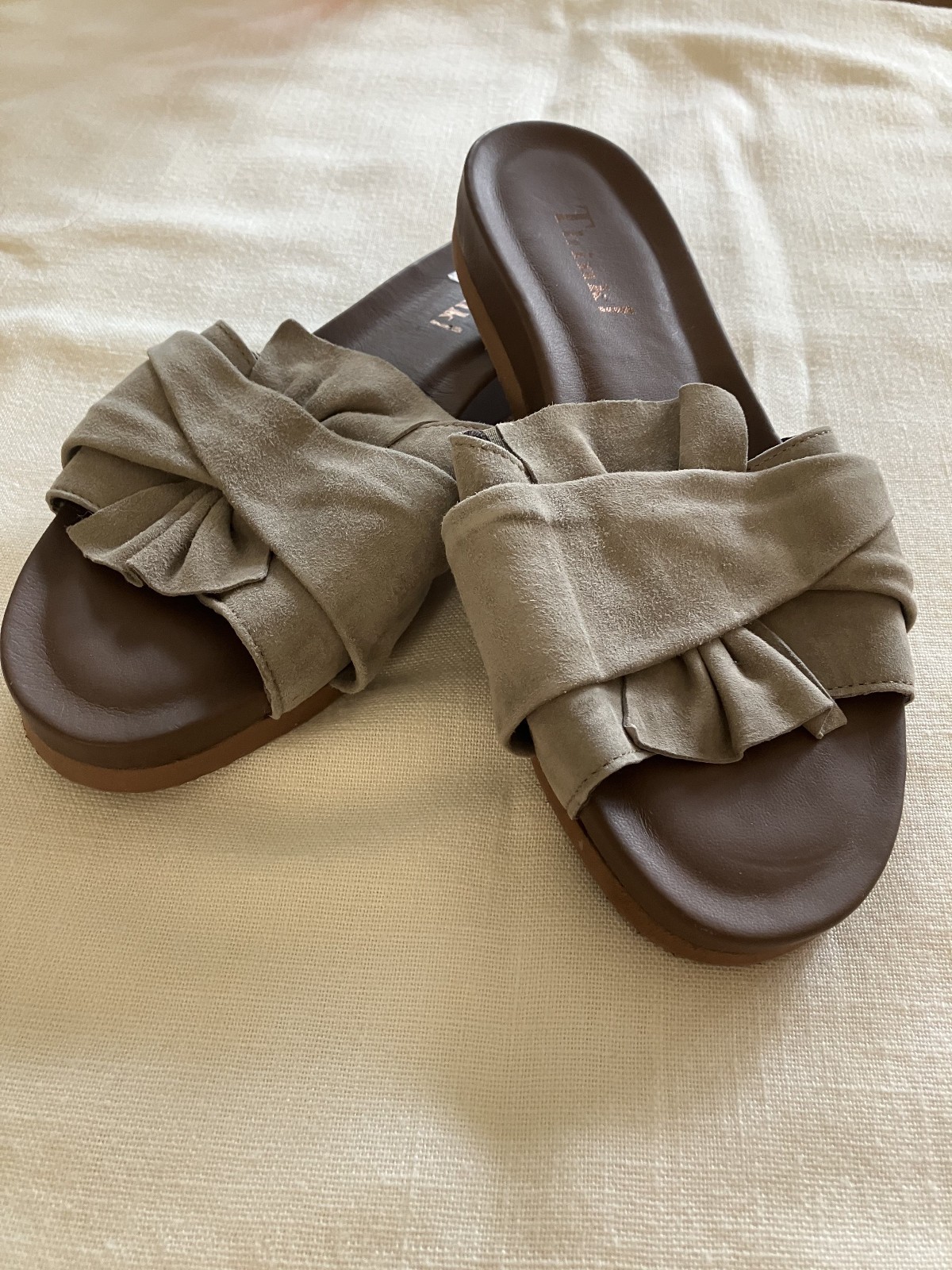 Think women\'s suede sandals 38 Think women\'s suede sandals 38