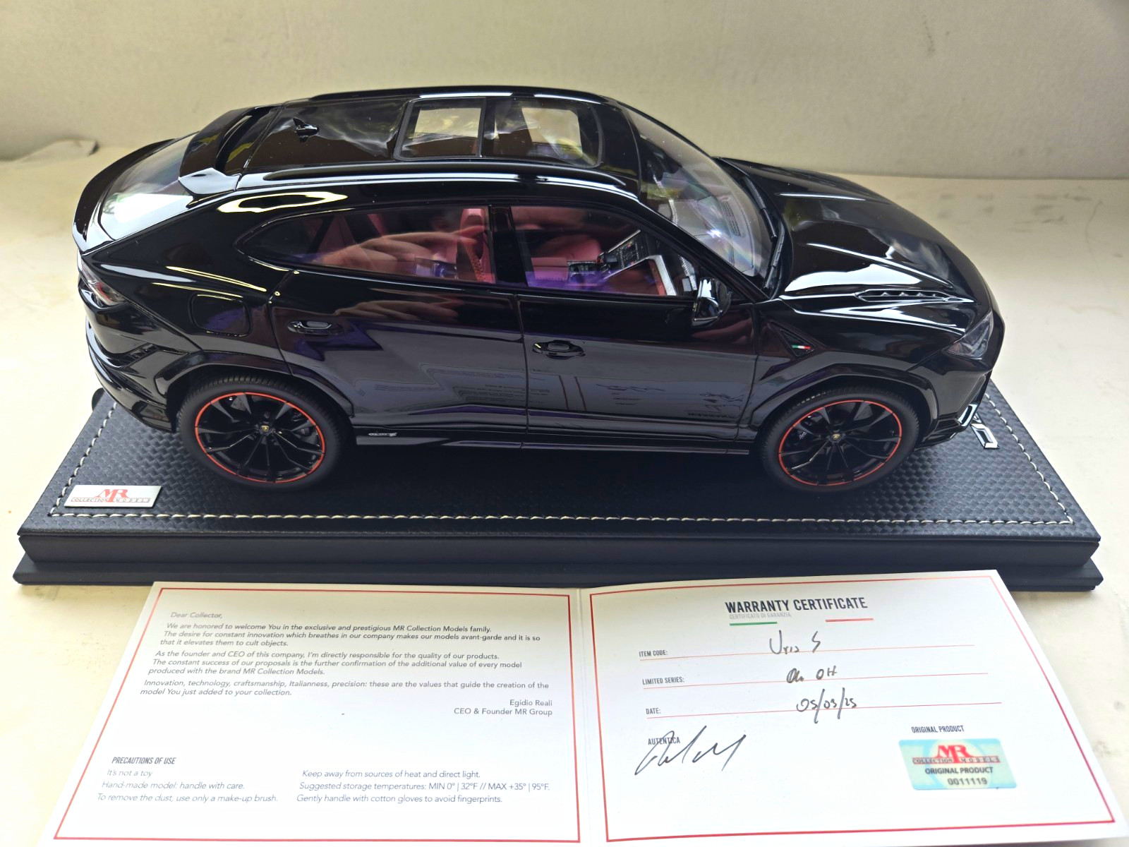 MR Collection Models 1:18 2025 Lamborghini Urus S Gloss Black w/ Case Limited